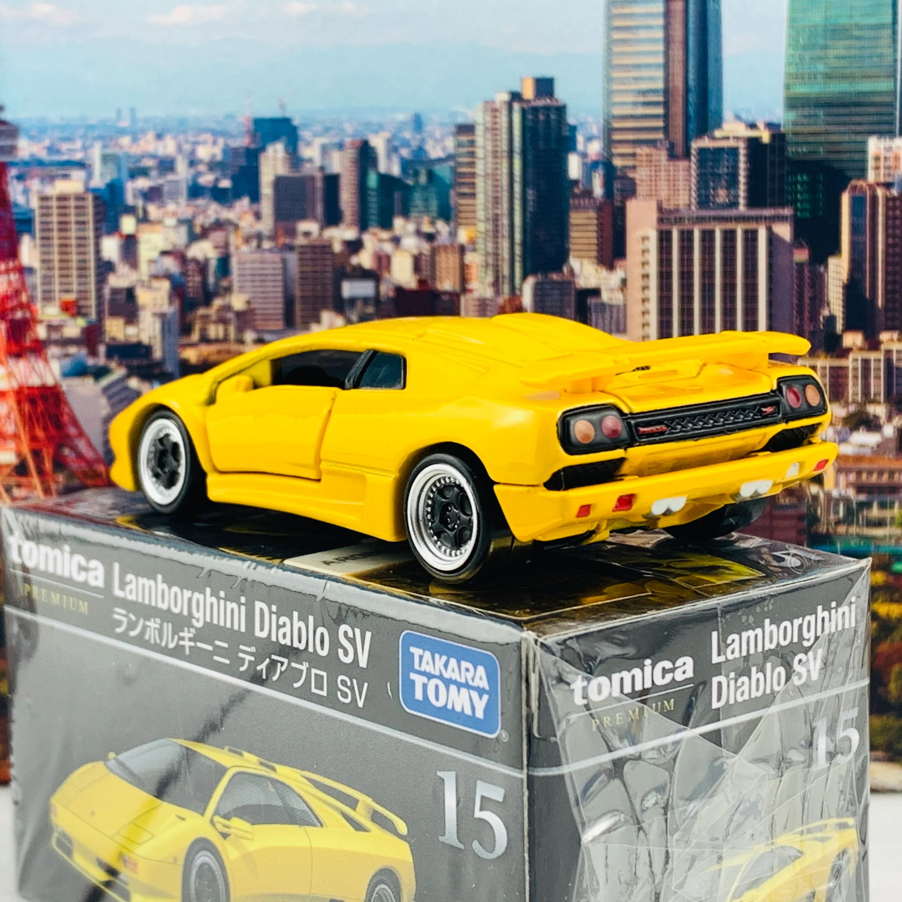 Tomica Premium 15 Lamborghini Diablo (Yellow) - Image 4