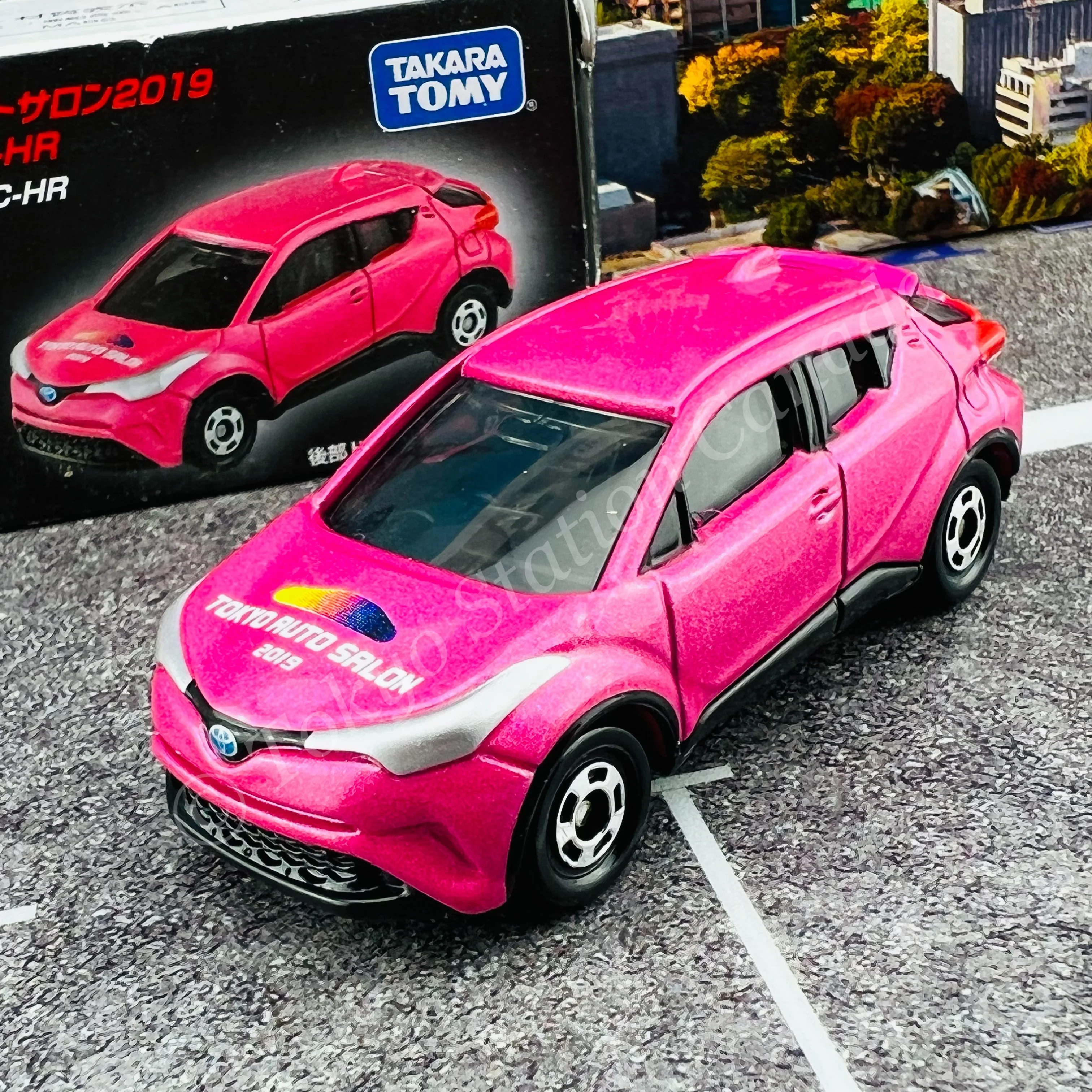 TOMICA TOKYO AUTO SALON 2019 Toyota C-HR 4904810113096 - Image 2