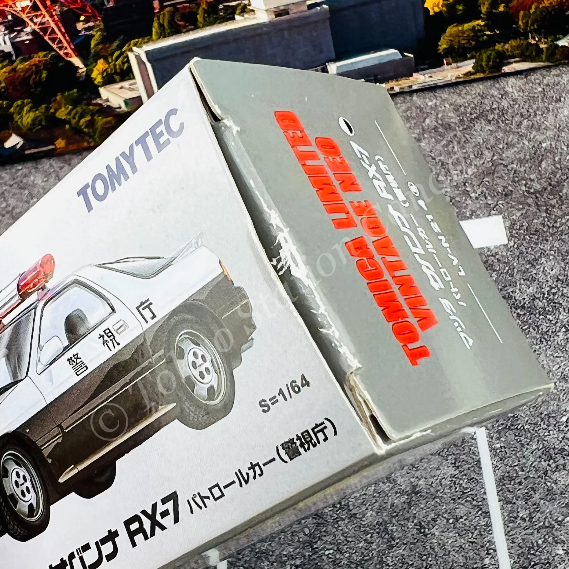TOMYTEC TLVN 1/64 Mazda Savannah RX7 Patrol Car (Metropolitan Police Department) LV-N214a - Image 4