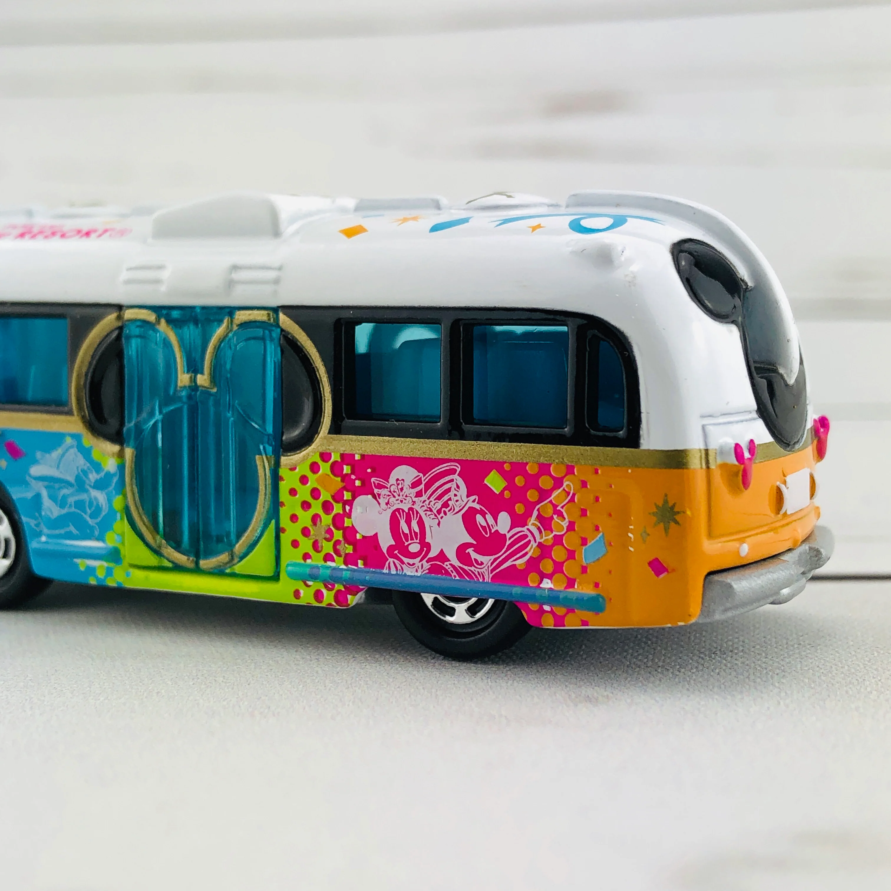 Tomica Disney Resort Cruiser 35th Aniversary Collection *Limited Quantity* - Image 3