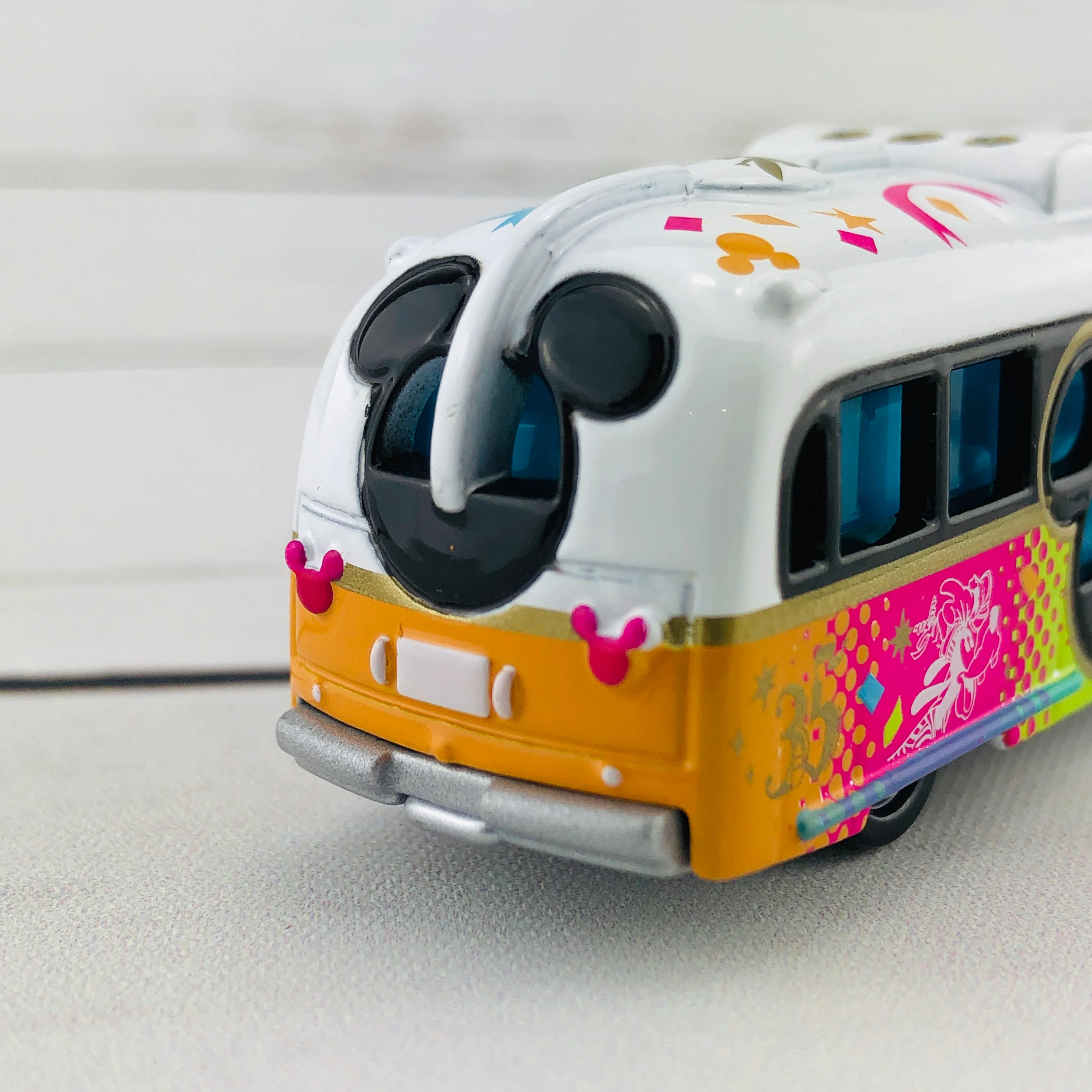 Tomica Disney Resort Cruiser 35th Aniversary Collection *Limited Quantity* - Image 7