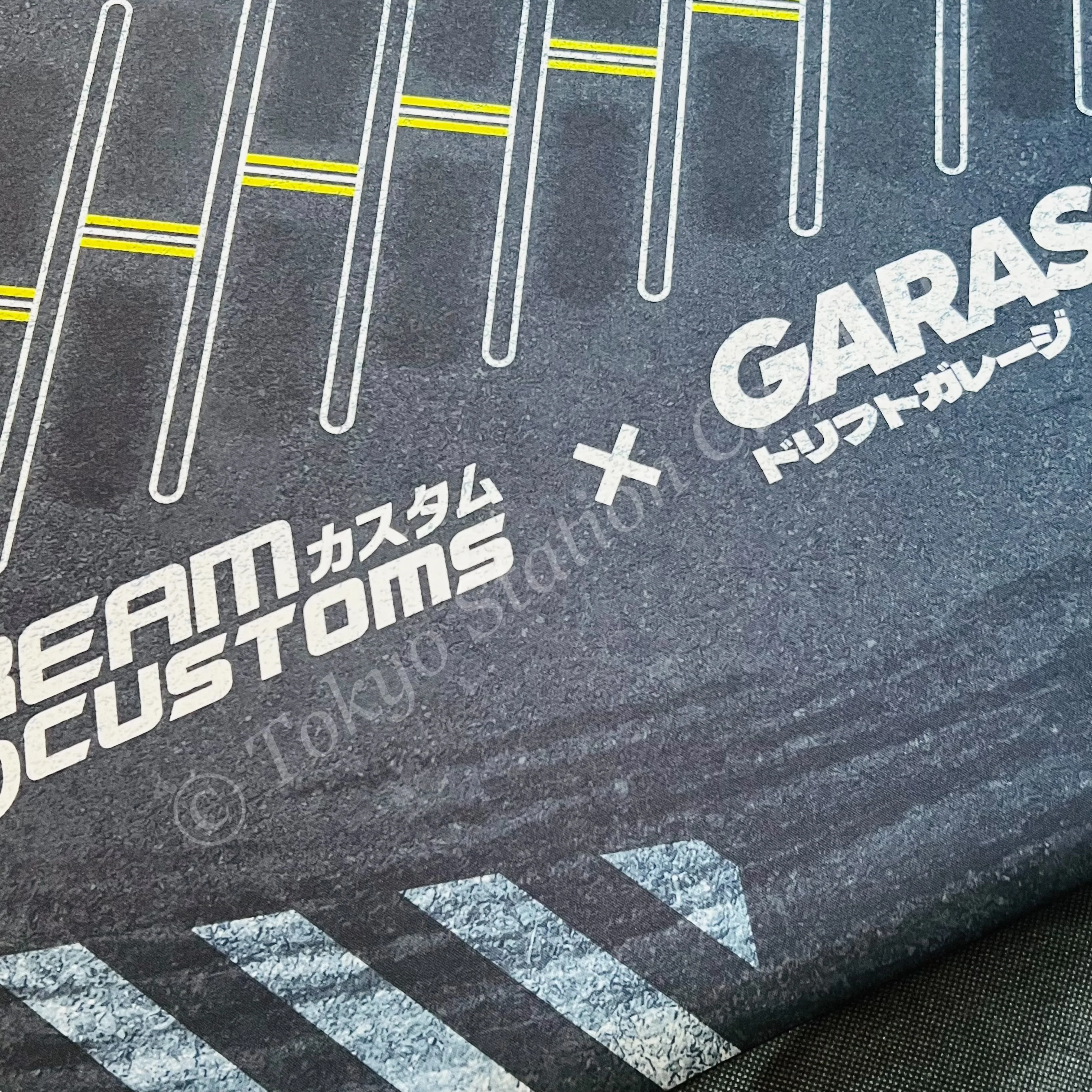 Dream Customs x GarasiDrift: Initiate XL Desktop Diorama (Size : 900mm x 400mm) - Image 2