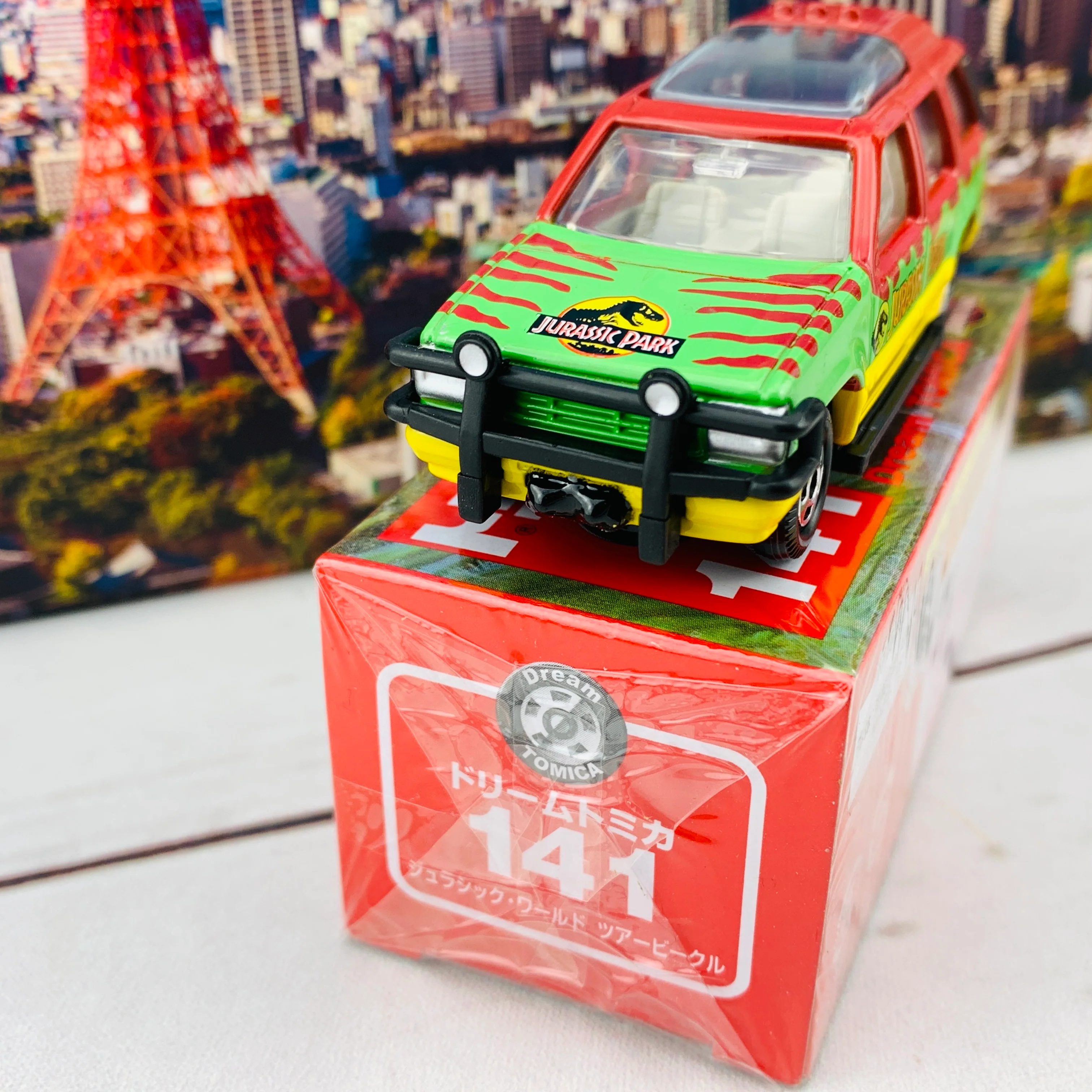 Dream TOMICA 141 Jurassic World Tour Vehicle - Image 3