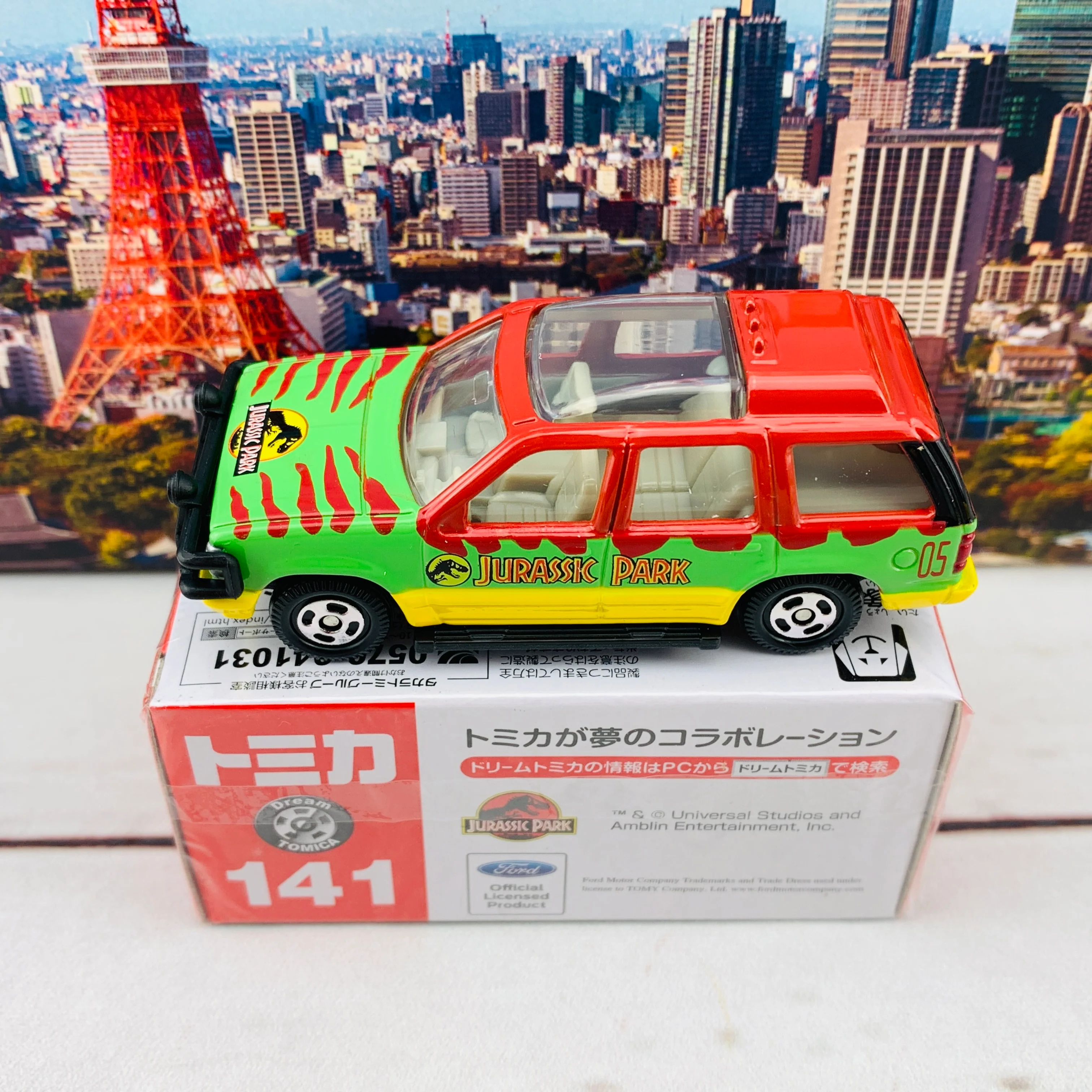 Dream TOMICA 141 Jurassic World Tour Vehicle - Image 4