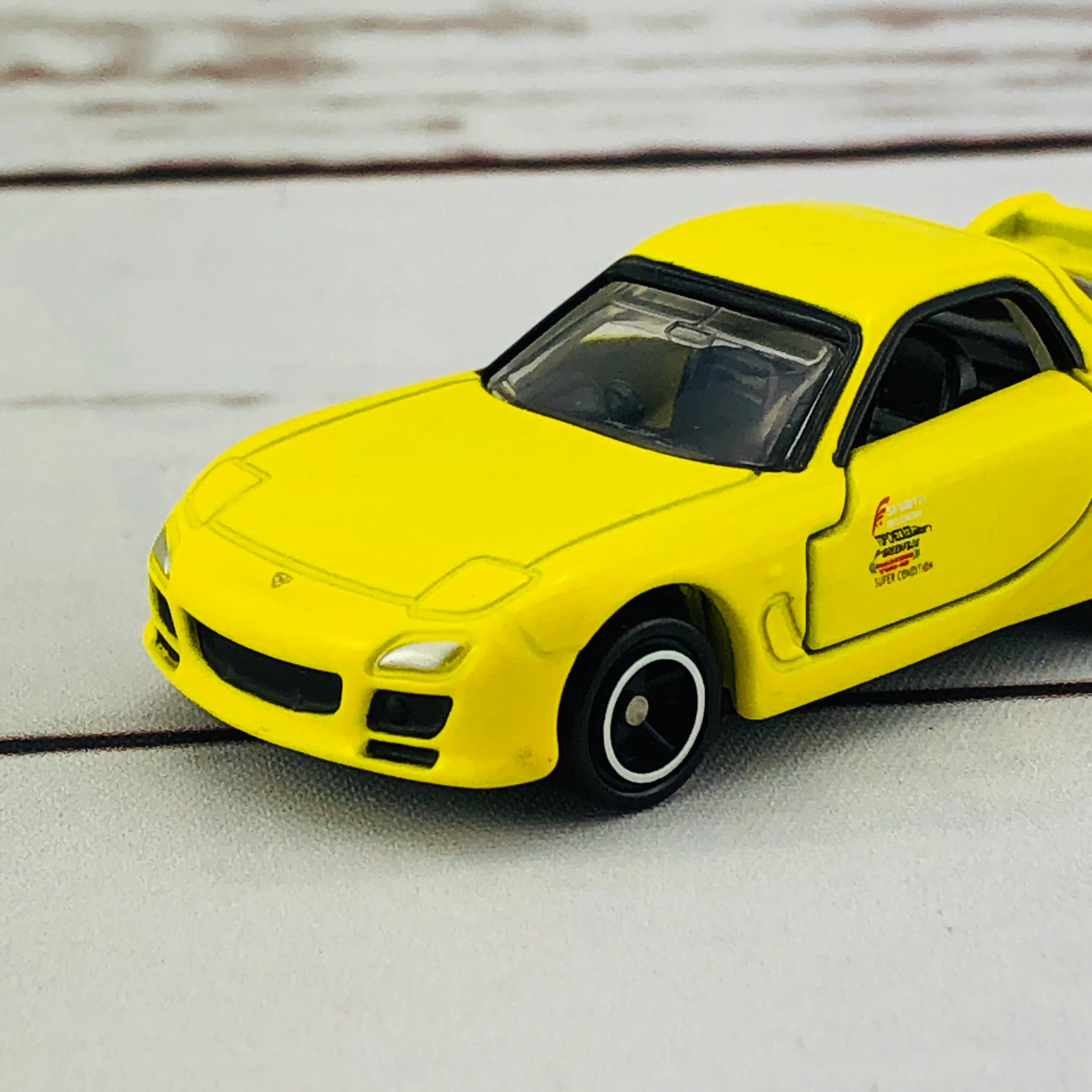 Dream TOMICA Initial D FD3S RX7 - Image 2