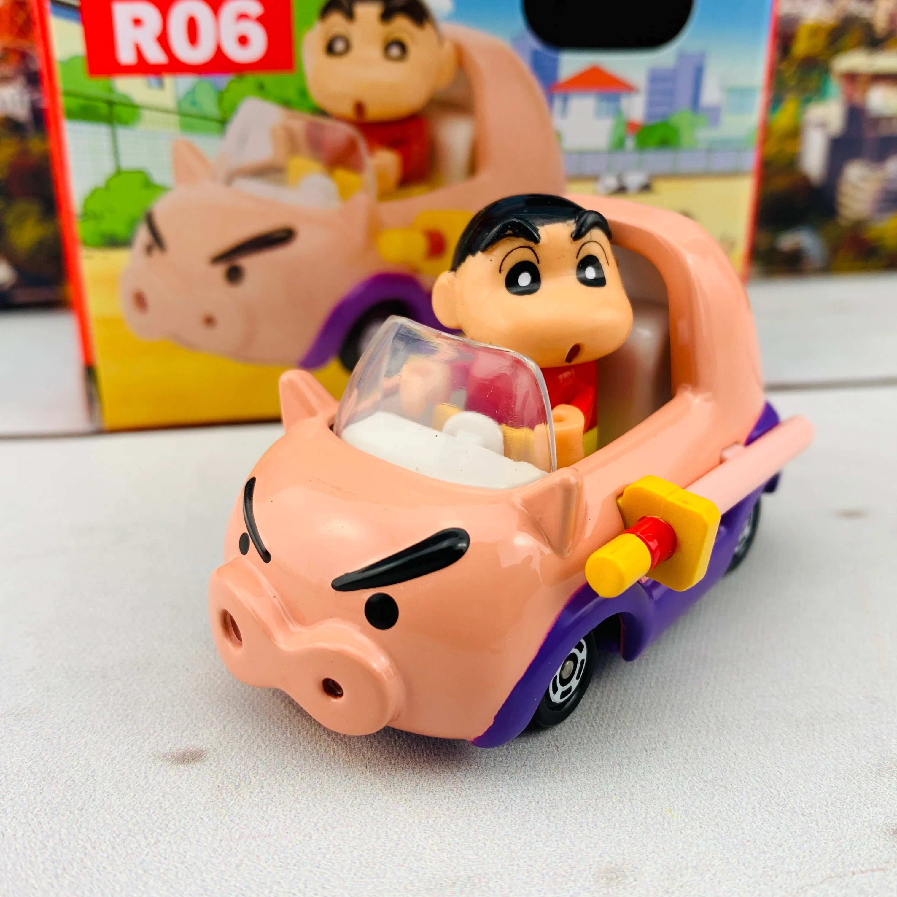 Dream TOMICA RIDE ON R06 Crayon Shinchan x Buriburizaemon Car - Image 2