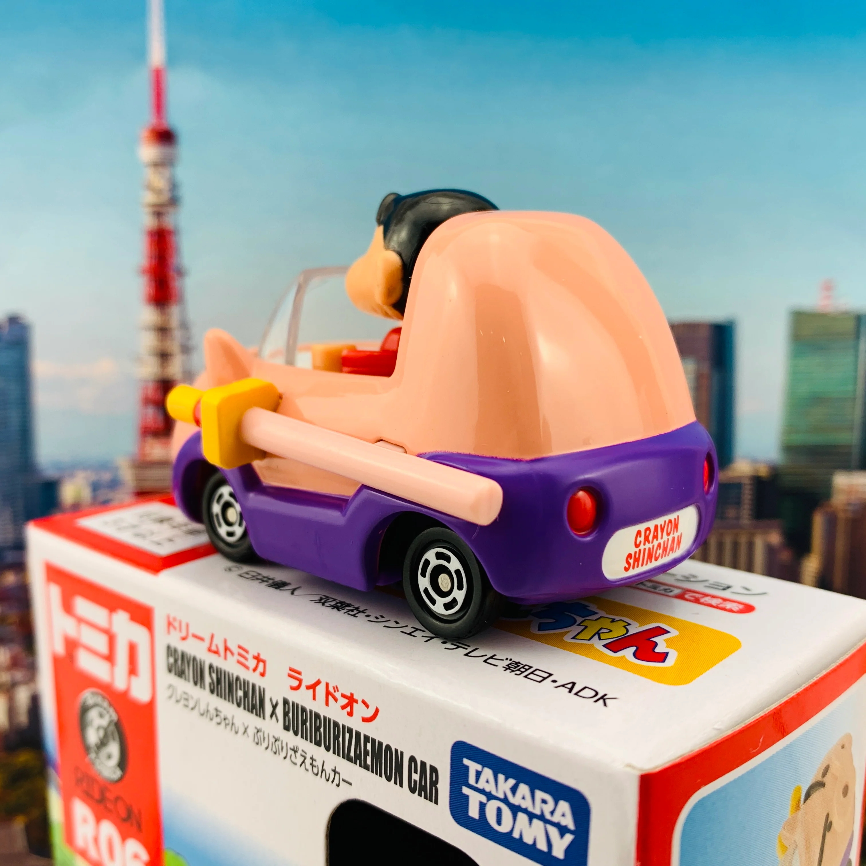 Dream TOMICA RIDE ON R06 Crayon Shinchan x Buriburizaemon Car - Image 3