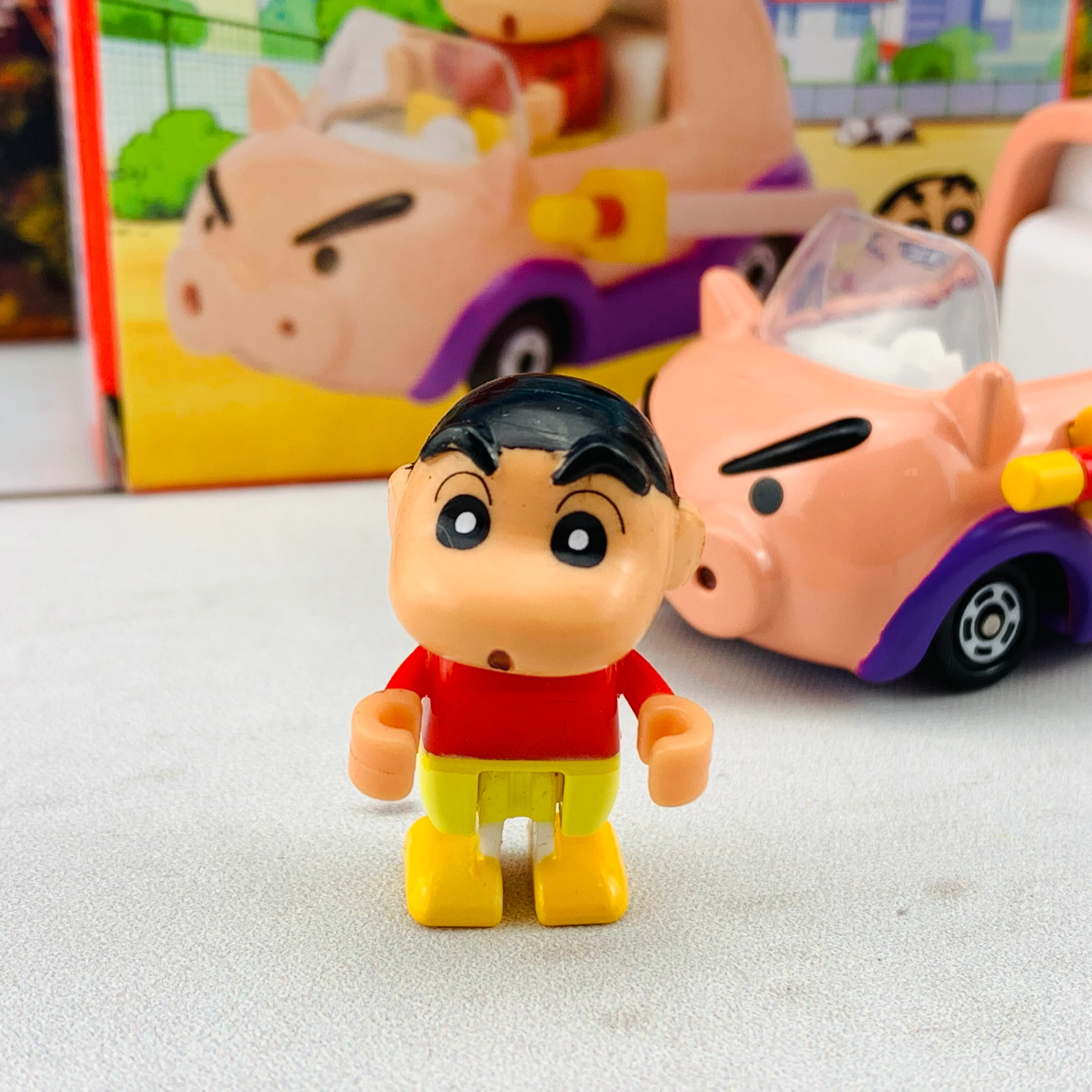 Dream TOMICA RIDE ON R06 Crayon Shinchan x Buriburizaemon Car - Image 4