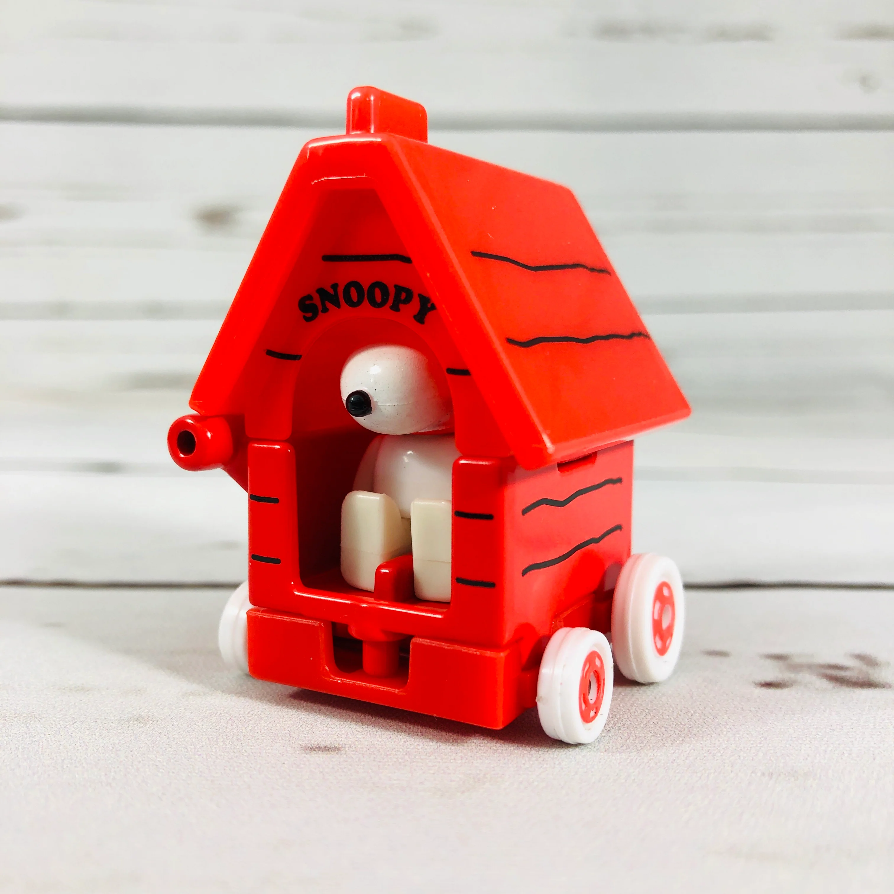 DREAM TOMICA Ride On R01 Snoopy x House Car - Image 4
