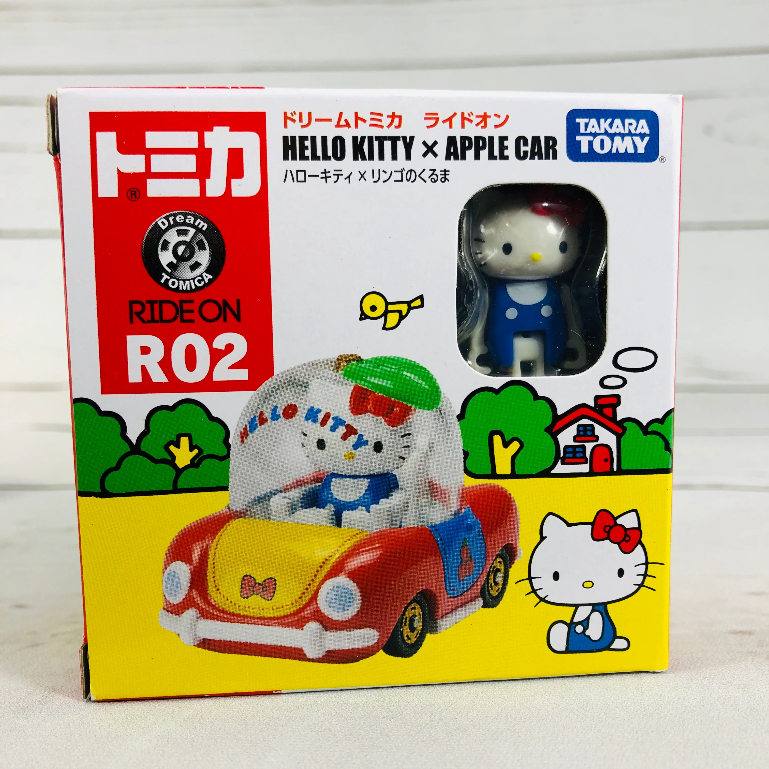 DREAM TOMICA Ride On R02 Hello Kitty x Apple Car - Image 2