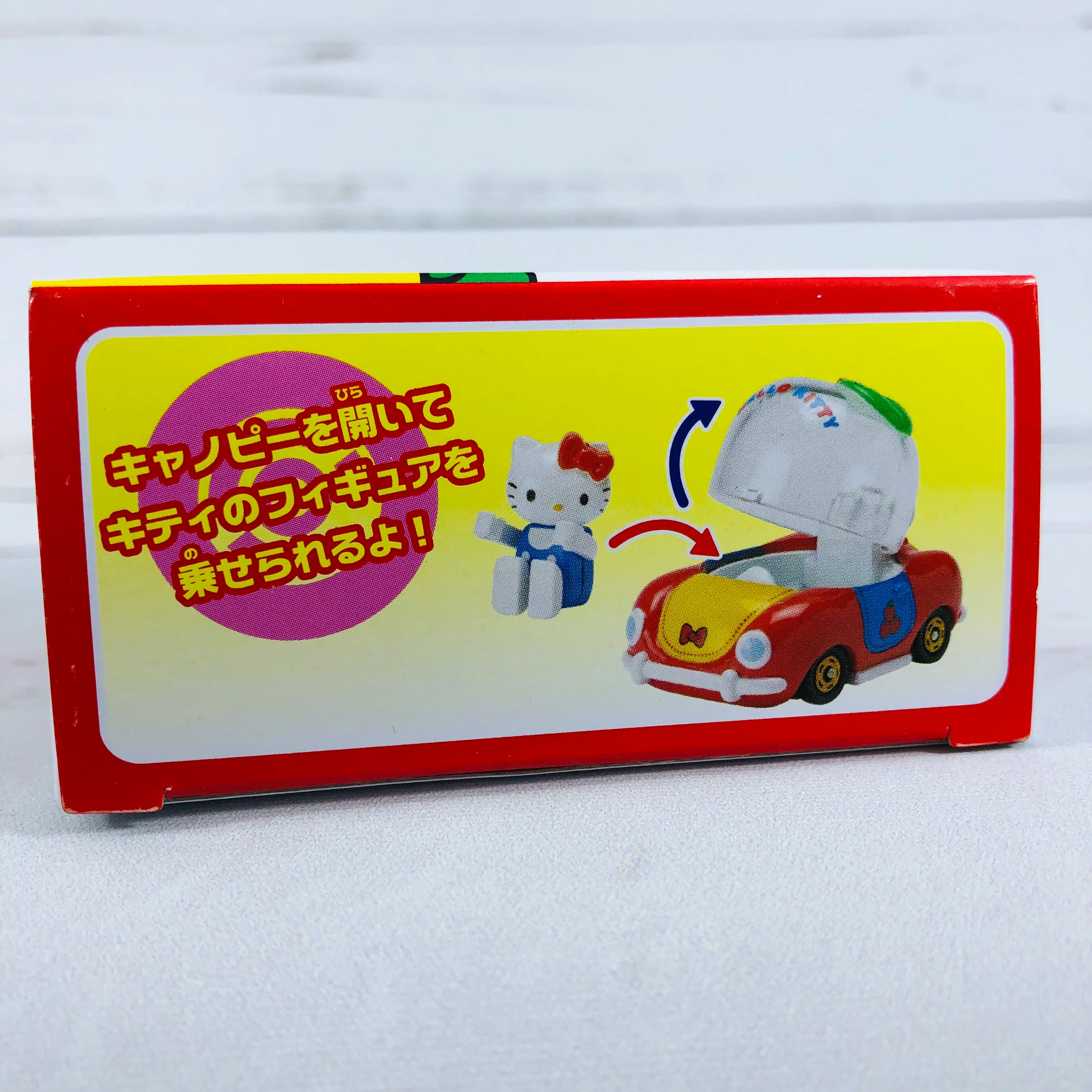 DREAM TOMICA Ride On R02 Hello Kitty x Apple Car - Image 3
