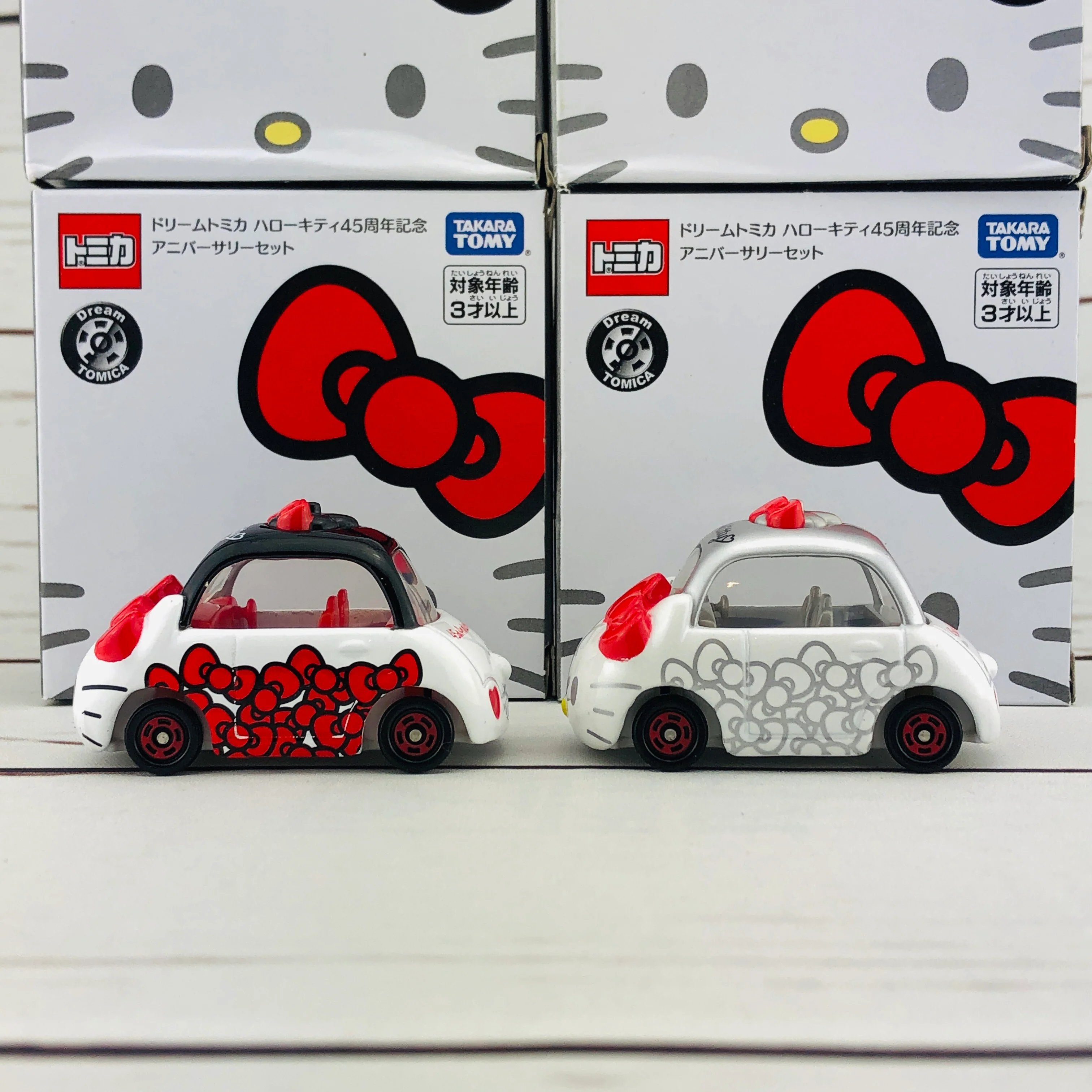 Dream Tomica x Hello Kitty 45th Anniversary Edtion - Image 2
