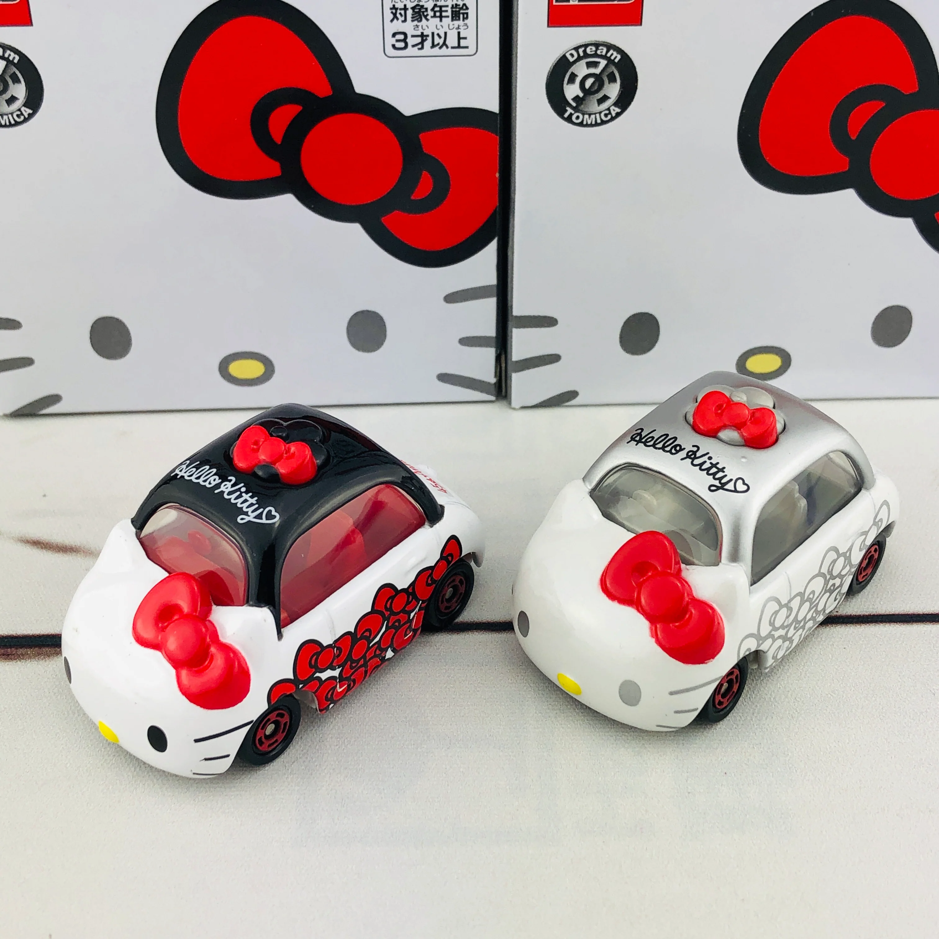 Dream Tomica x Hello Kitty 45th Anniversary Edtion - Image 4