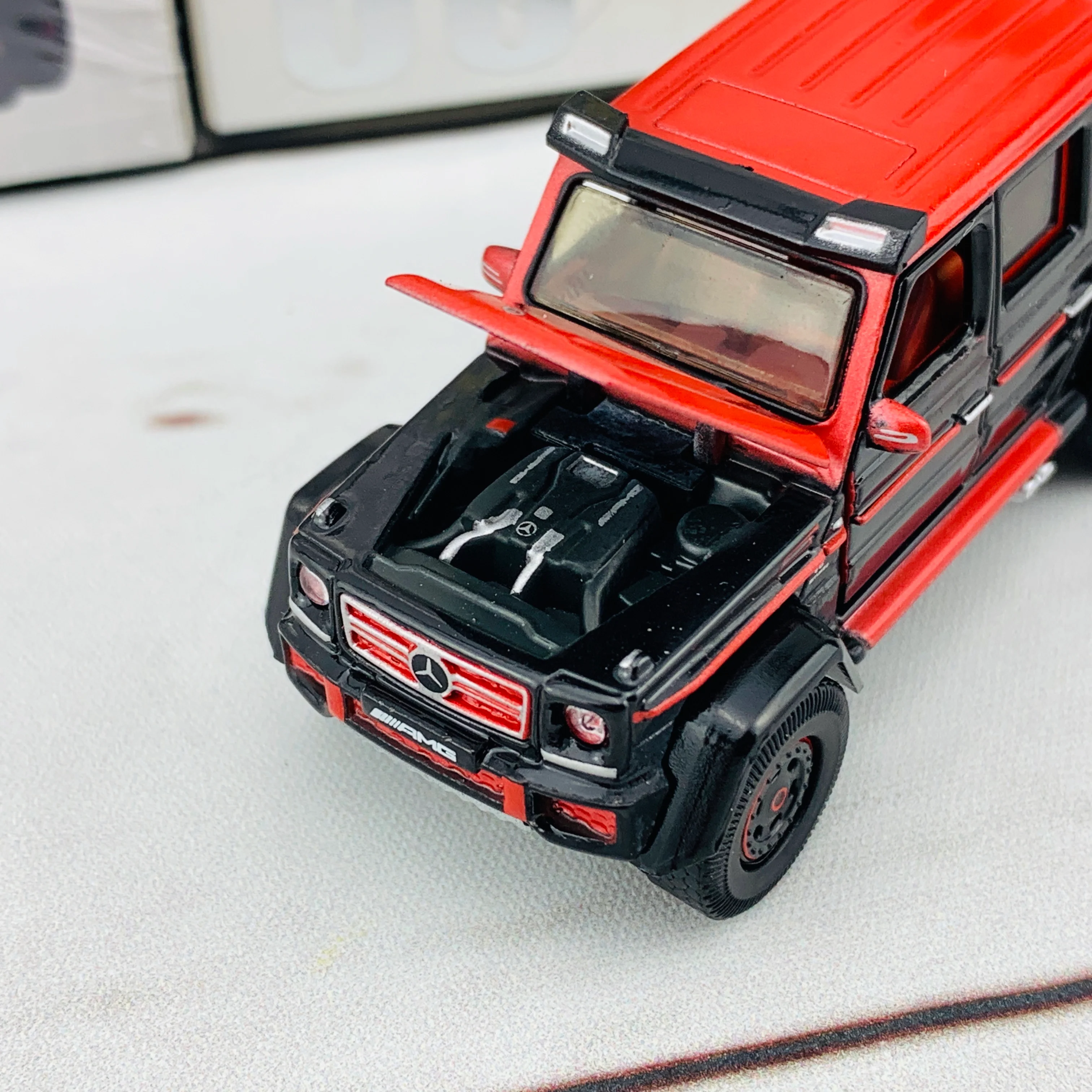 ERA CAR 06 1/64 Mercedes Benz G63 AMG 6x6 Red & Black 1st Special Edition MB196X6RF06 - Image 4