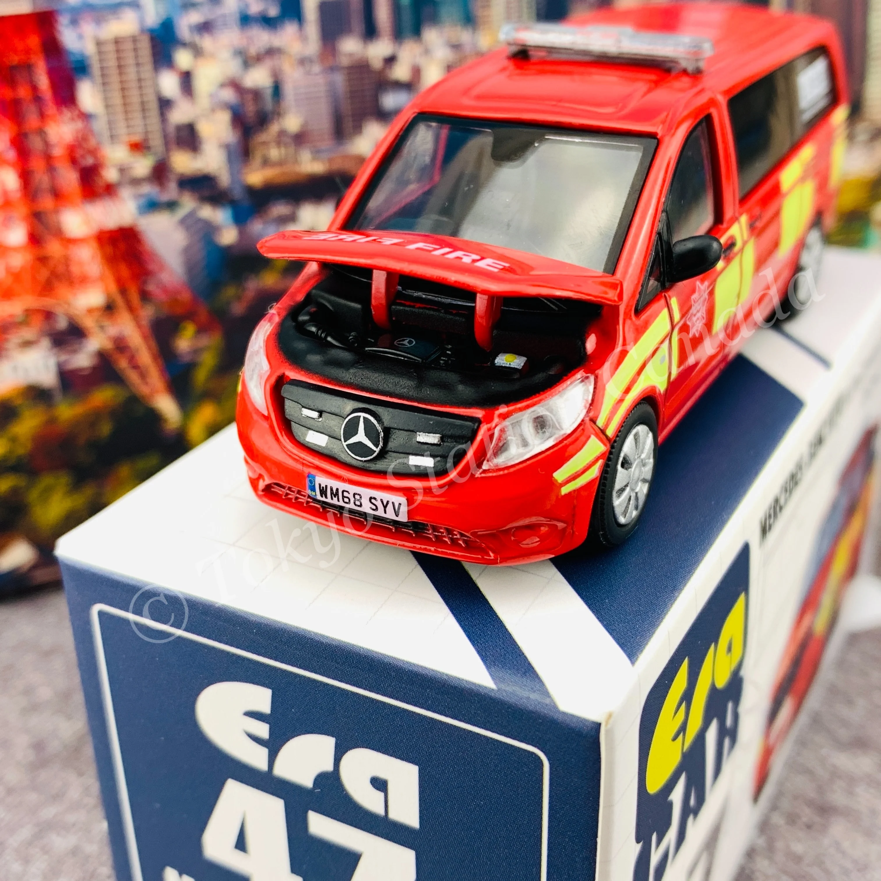 ERA CAR 1/64 Mercedes-Benz Vito UK Fire Command Vehicle MB20VITRN47 - Image 3