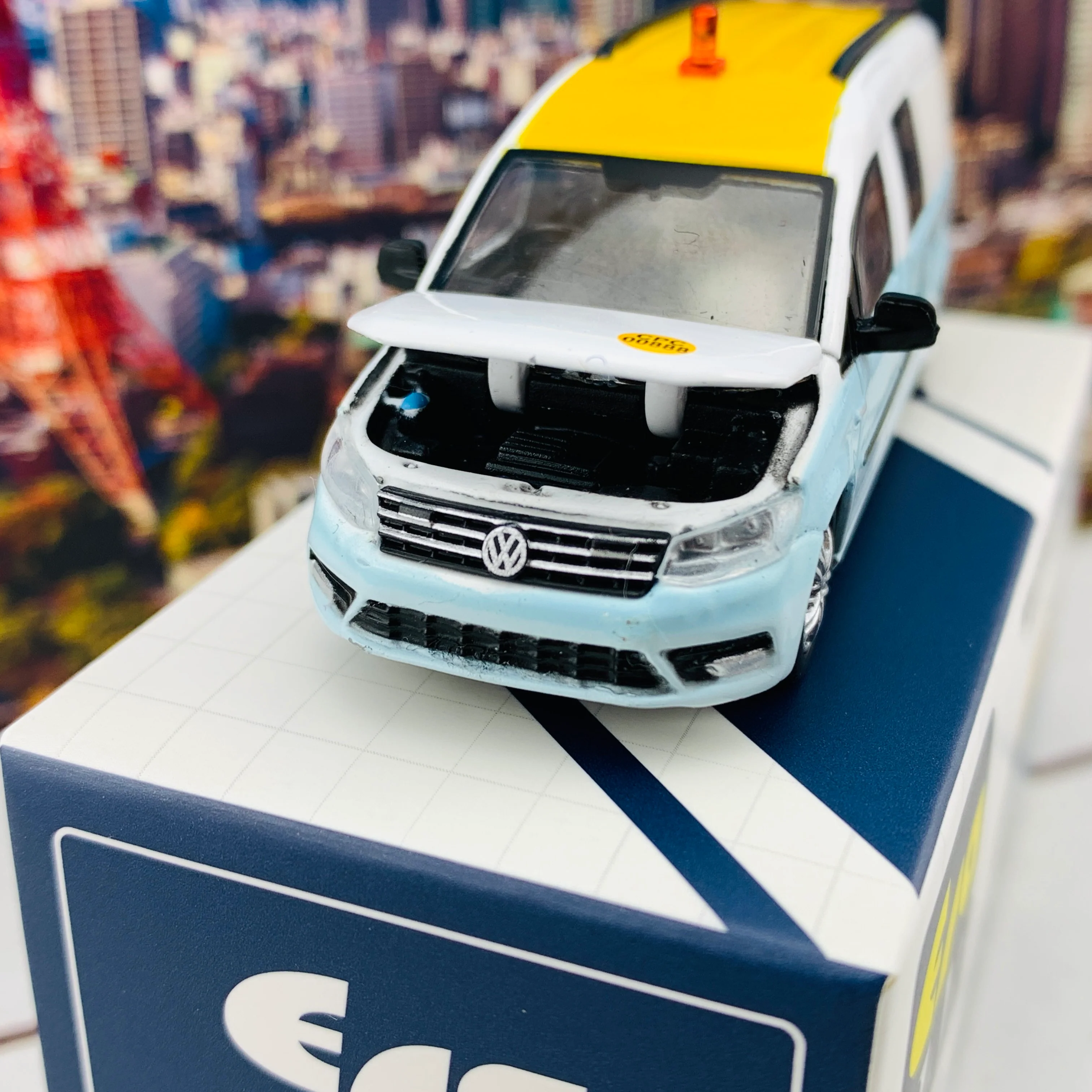 ERA CAR 19 1/64 Volkswagen Caddy Maxi Airport Construction Vehicle VW20CAMRN19 - Image 4
