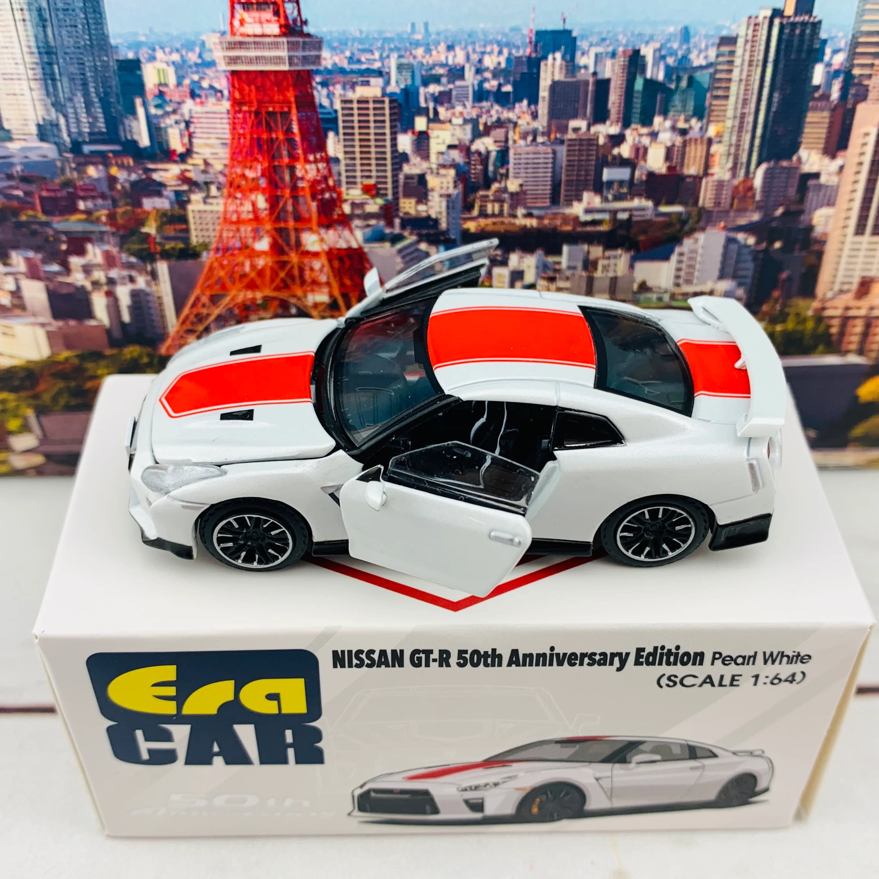 ERA CAR 21 1/64 Nissan GTR 50th Anniversary Edition Pearl White NS20GTRSP26 - Image 5