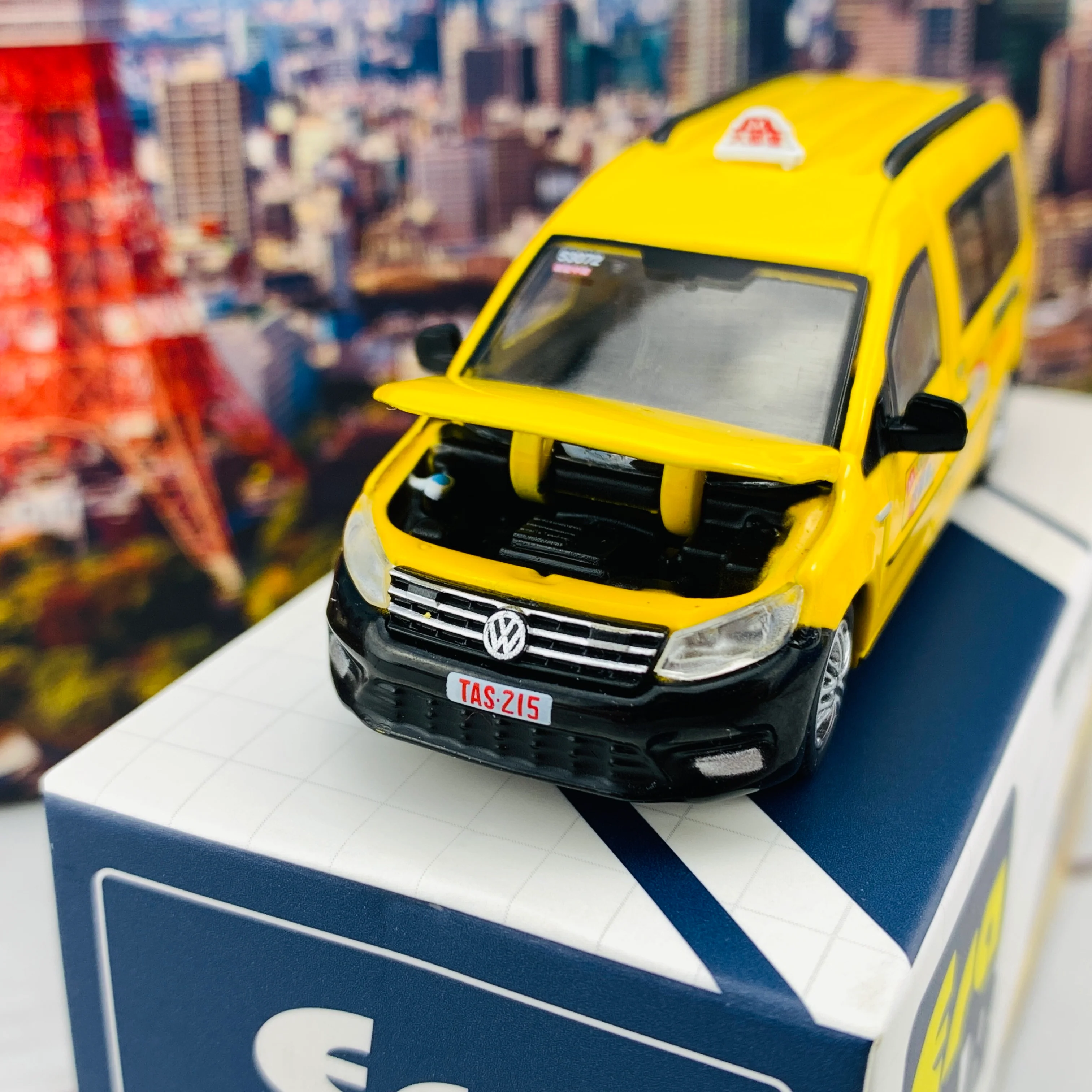 ERA CAR 21 1/64 Volkswagen Caddy Maxi Taiwan Taxi VW20CAMRN21 - Image 5