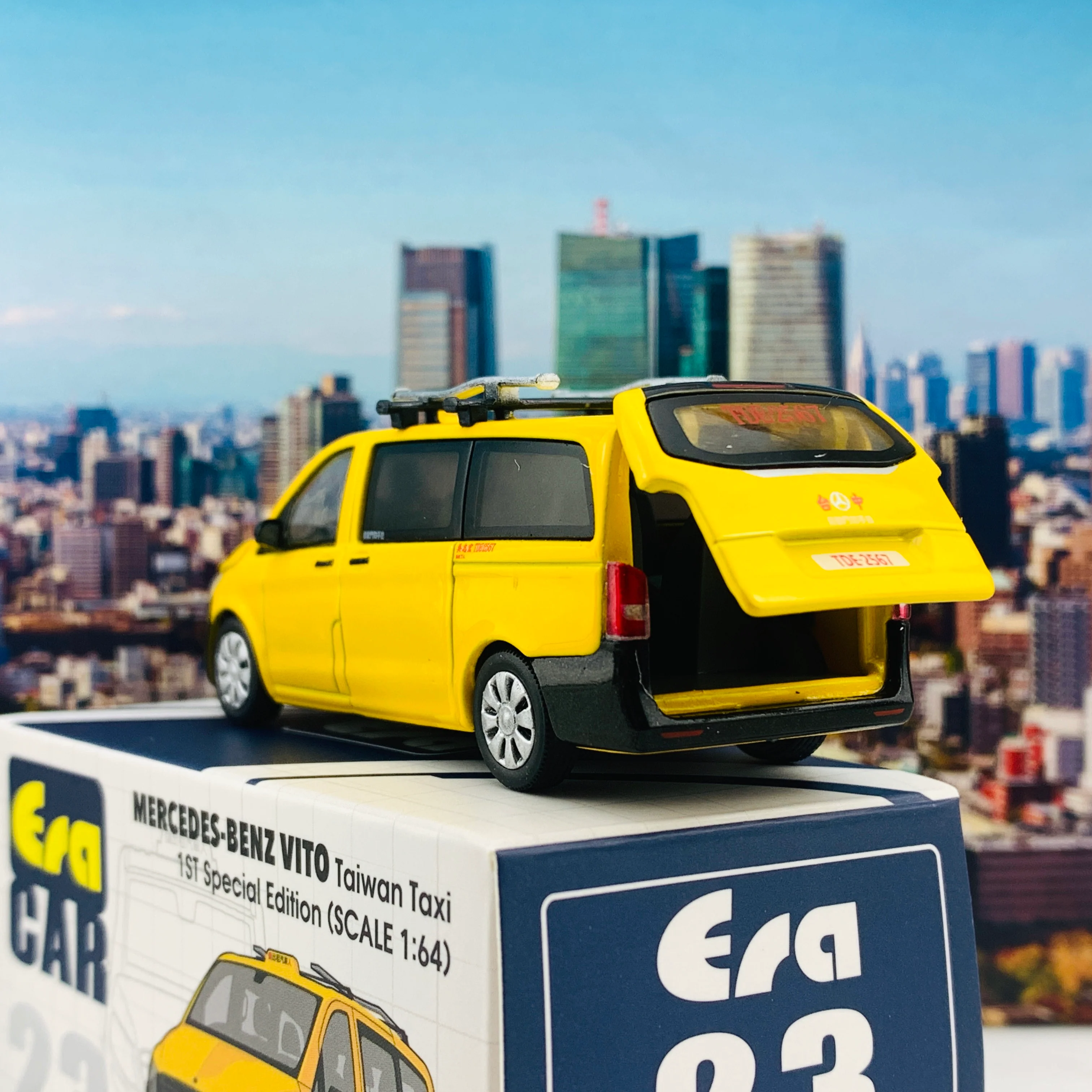 ERA CAR 23 Mercedes Benz Vito Taiwan Taxi 1ST Special Edition (1/64) MB20VITRN17 - Image 4
