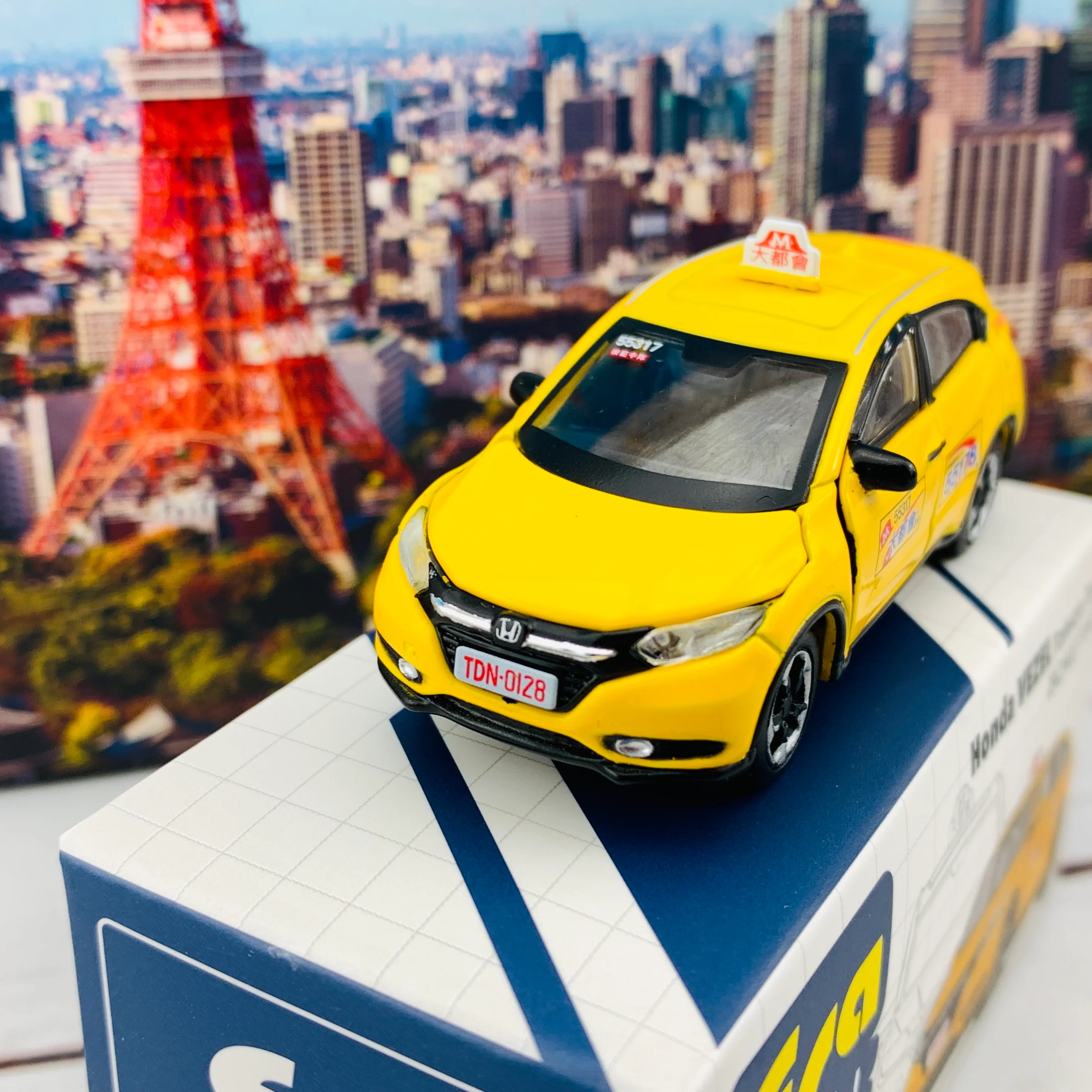ERA CAR 30 1/64 Honda VEZEL Taiwan Taxi HA20VERN30 - Image 3