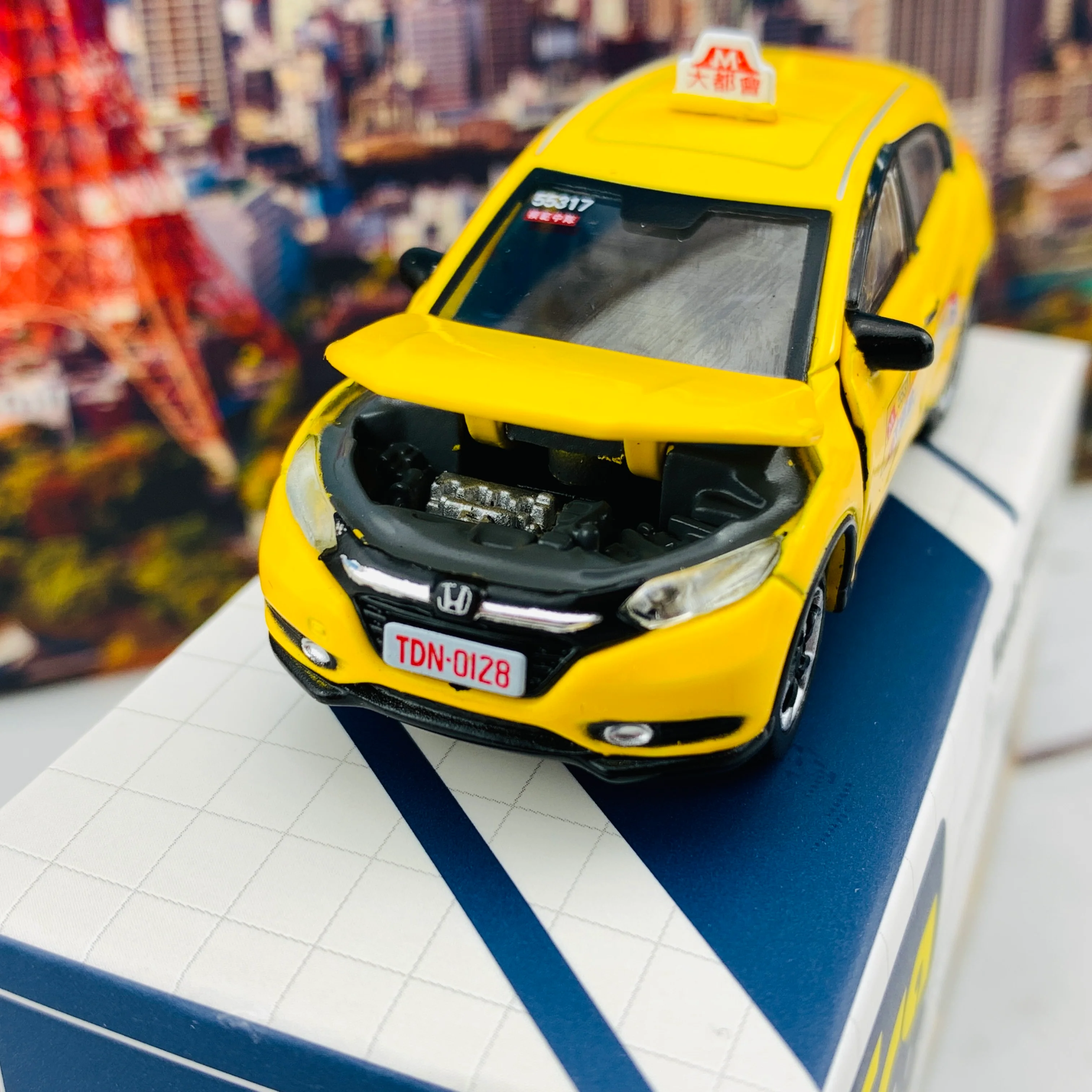 ERA CAR 30 1/64 Honda VEZEL Taiwan Taxi HA20VERN30 - Image 4