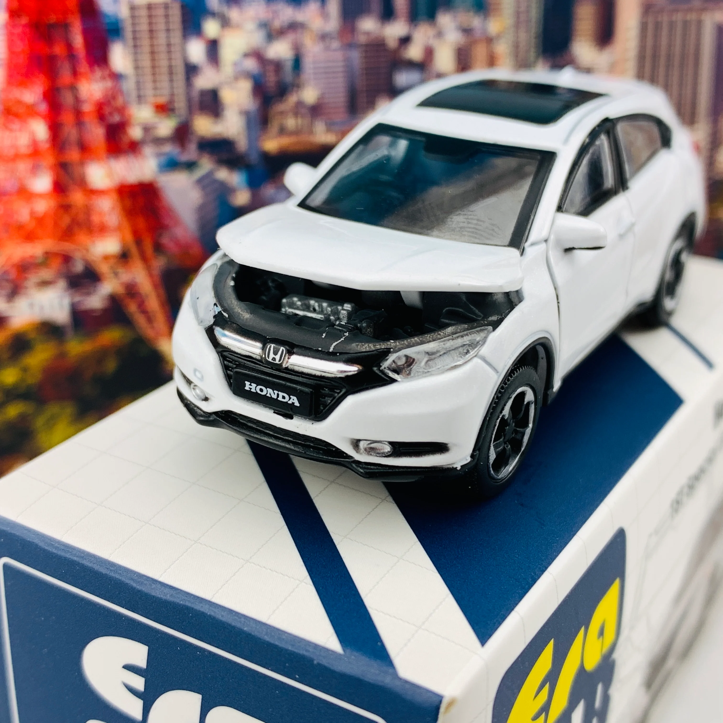 ERA CAR 30 1/64 Honda VEZEL White 1ST Special Edition HA20VERF30 - Image 4