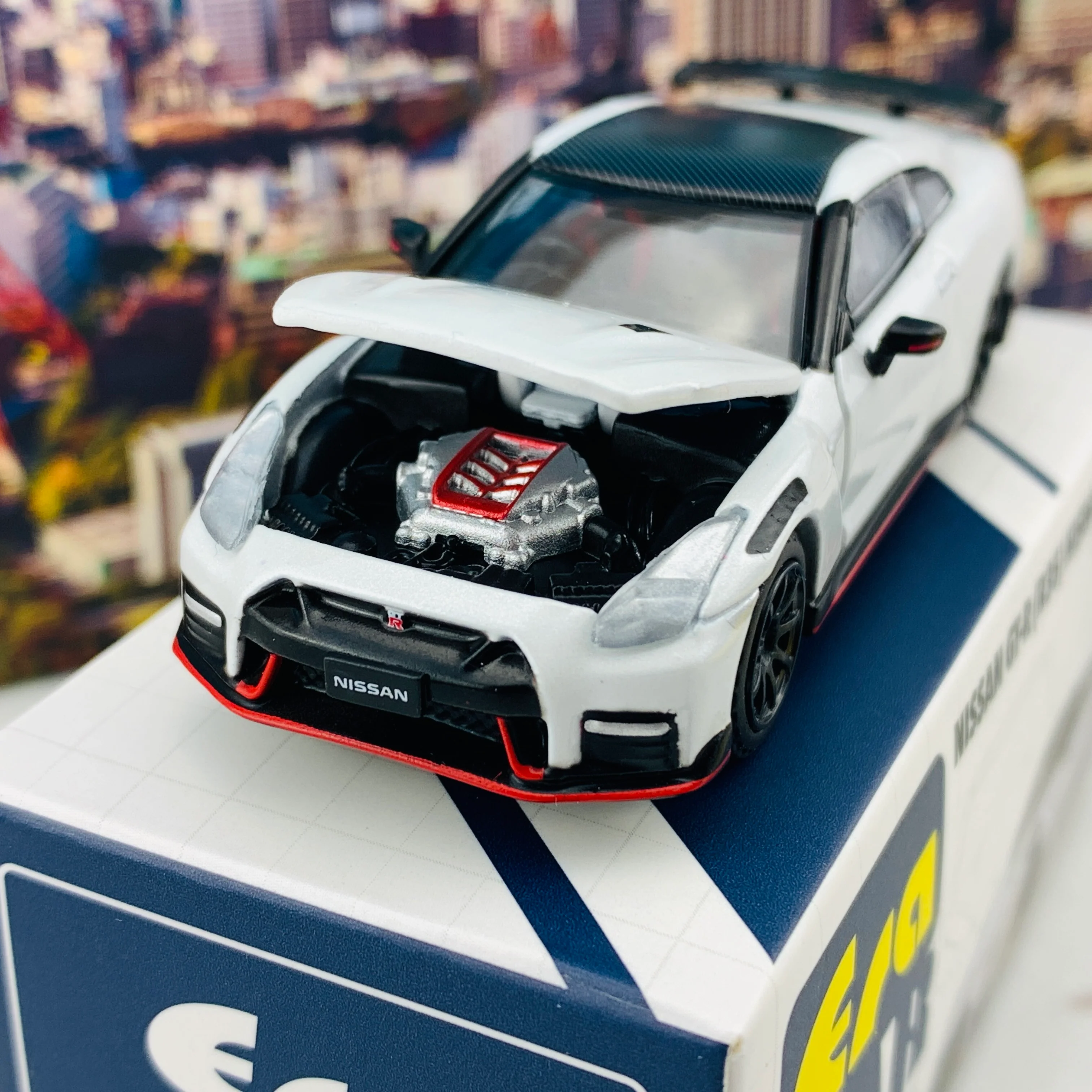 ERA CAR 34 1/64 Nissan GTR R35 NISMO 2020 White NS20GTRRN34 - Image 4