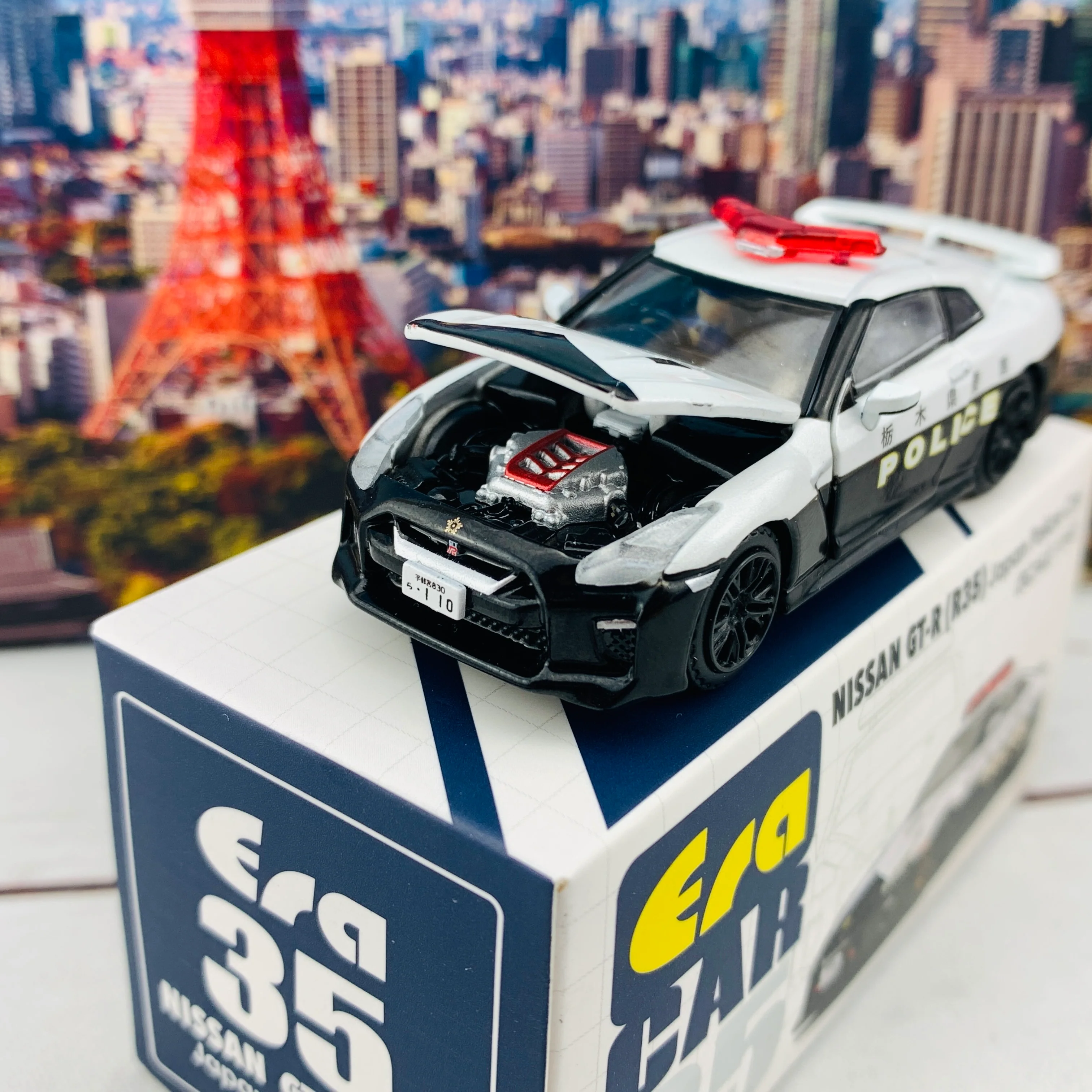 ERA CAR 35 1/64 Nissan GTR R35 Japan Police Car with Figure NS20GTRRN35 - Image 6
