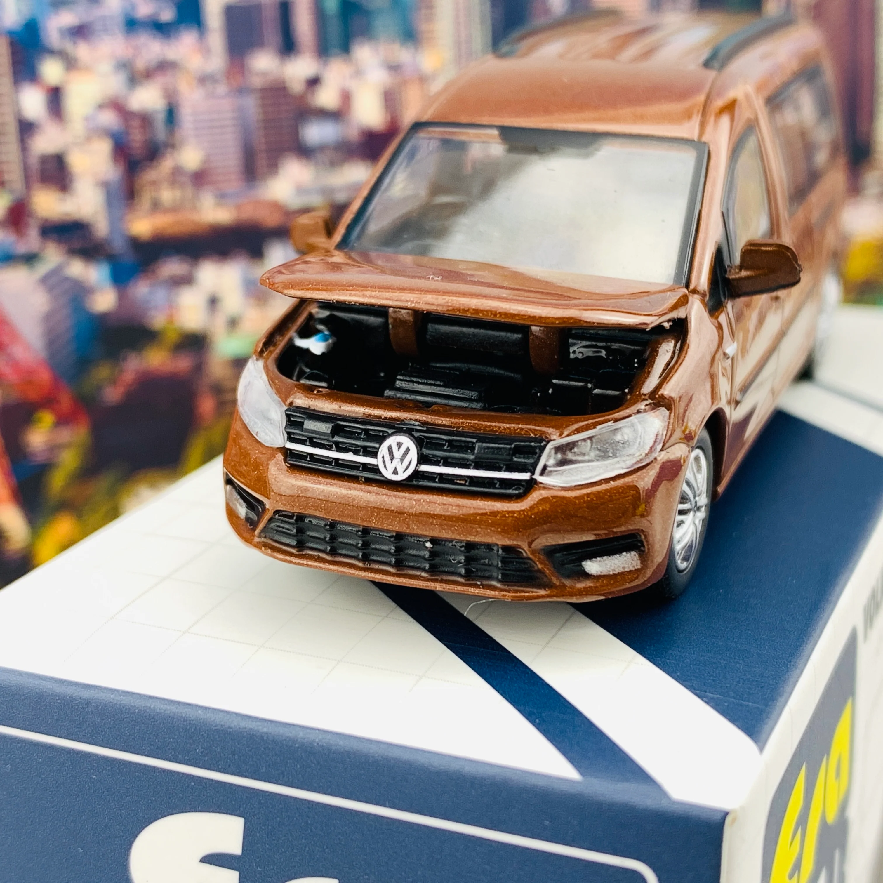 ERA CAR 39 1/64 Volkswagen Caddy Maxi 1ST Special Edition Chocolate VW20CAMRF39 - Image 4