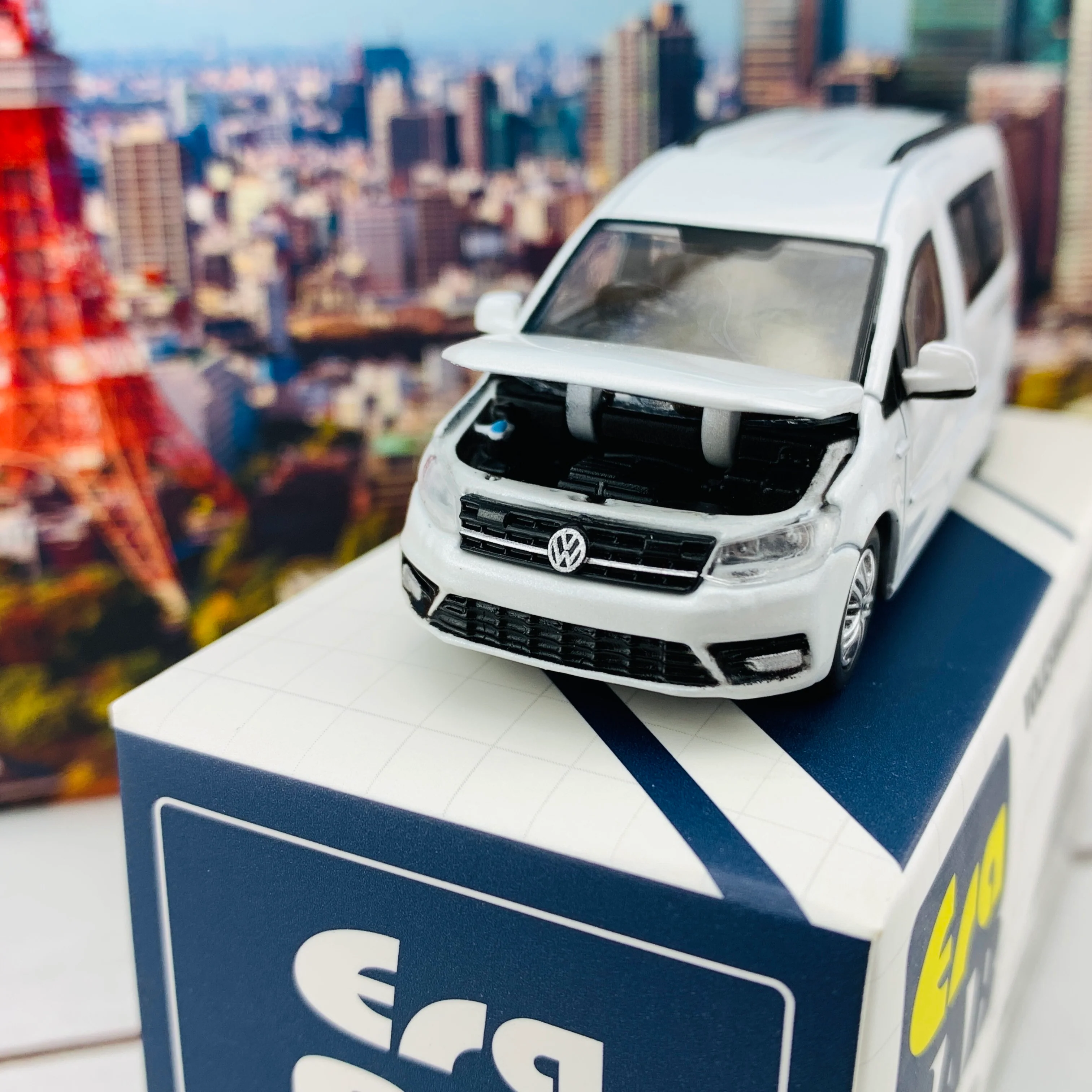 ERA CAR 39 1/64 Volkswagen Caddy Maxi White VW20CAMRN39 - Image 3