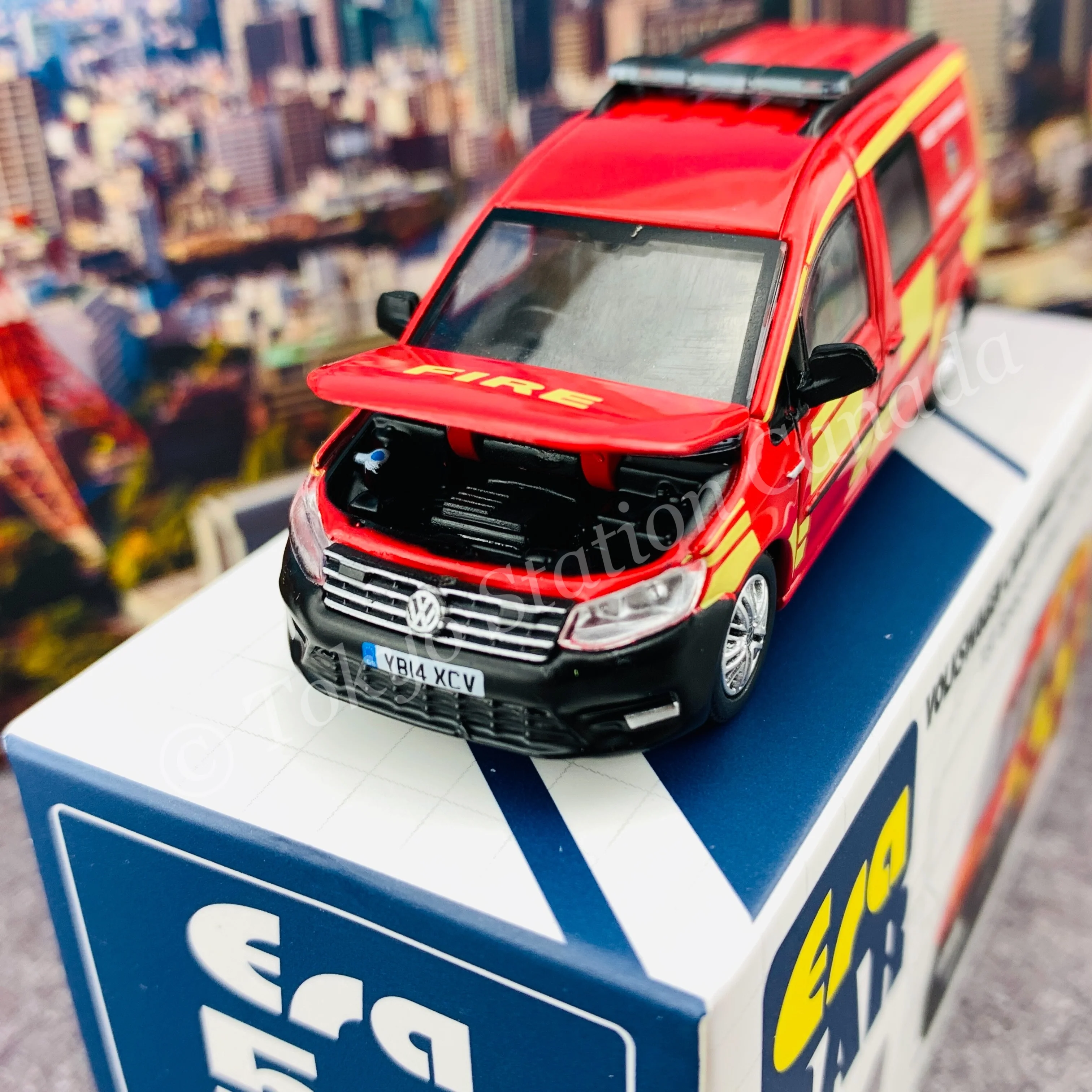 ERA CAR 51 1/64 VOLKSWAGEN CADDY MAXI UK Fire Rescue Car 1ST Special Edition VW21CAMRF51 - Image 4