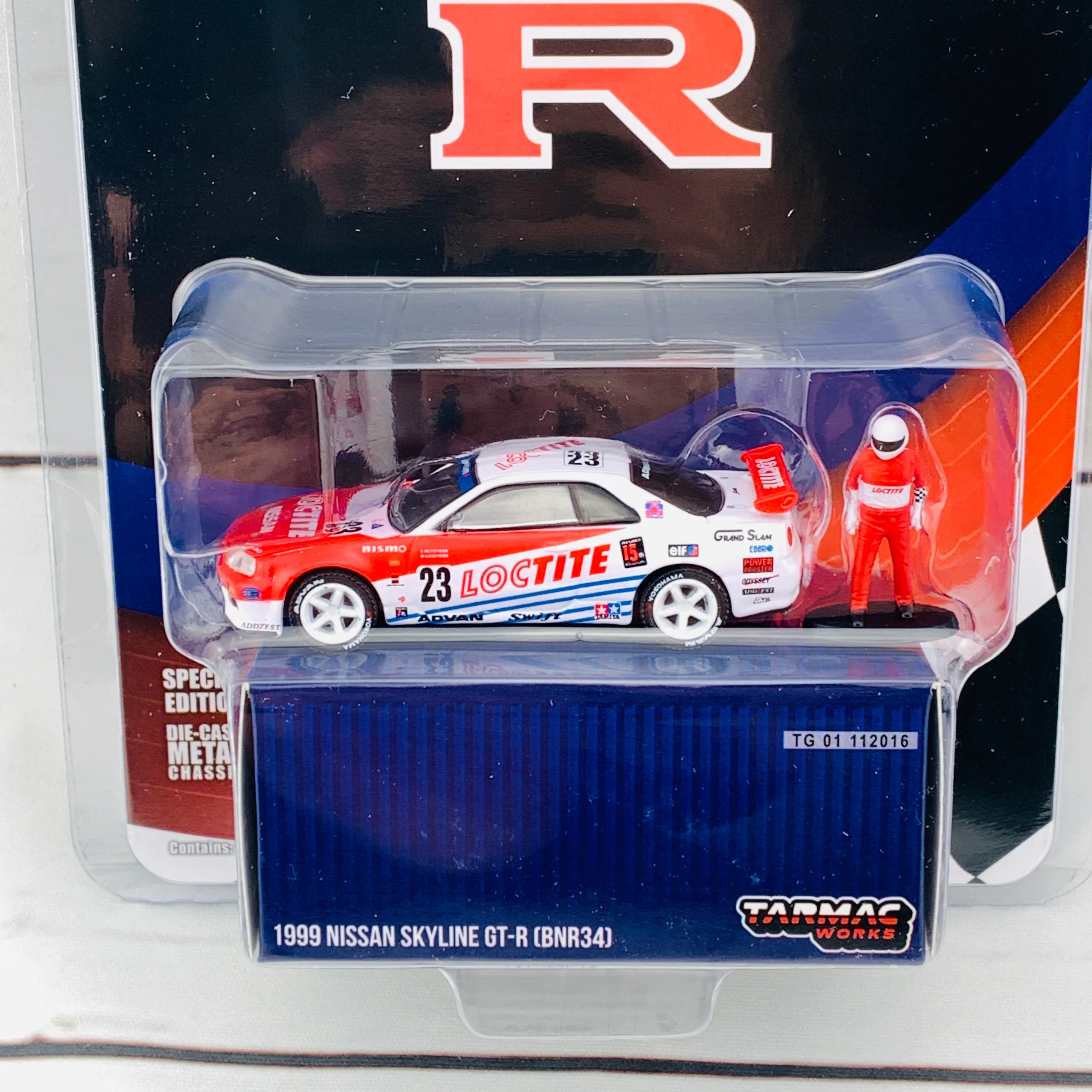 Greenlight x Tarmac Works 1/64 Nissan Skyline GTR BNR34 1999 including a figure 51185 - Image 2