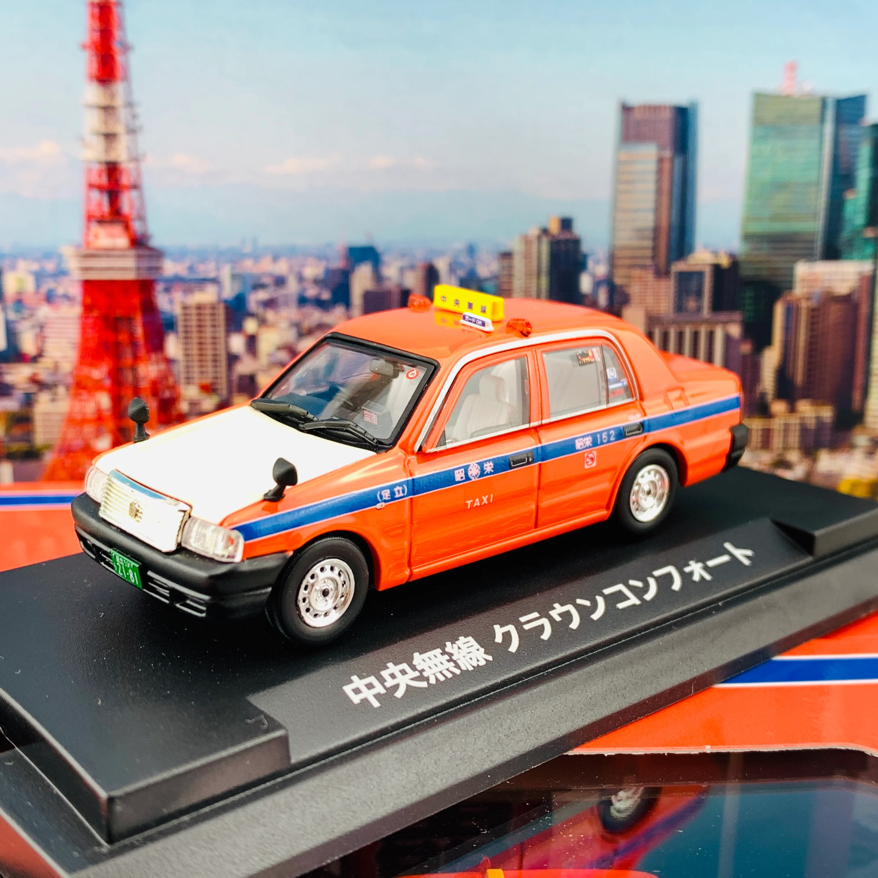 GULLIVER64 1/64 Central Radio Crown Comfort Taxi 64027 - Image 2