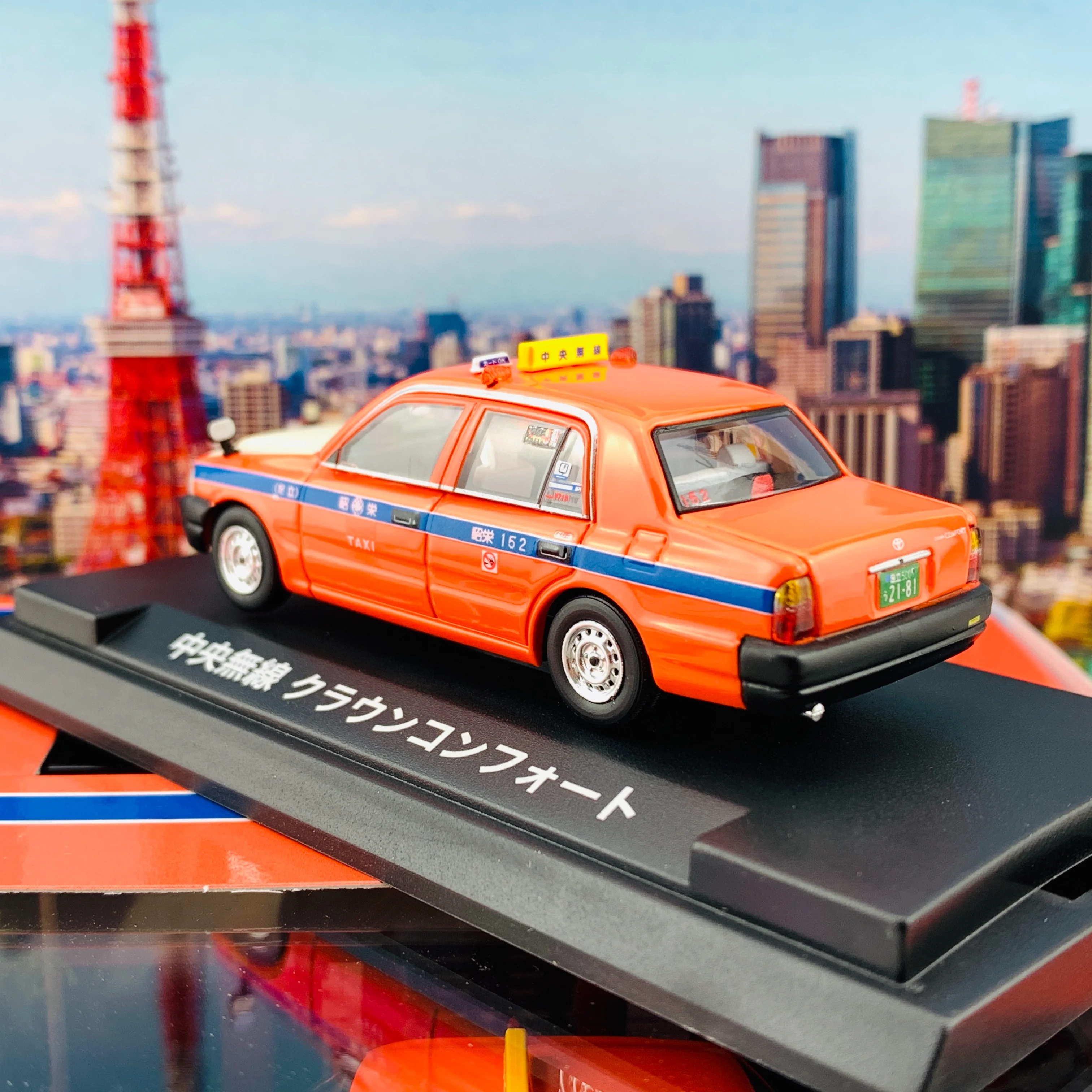 GULLIVER64 1/64 Central Radio Crown Comfort Taxi 64027 - Image 3