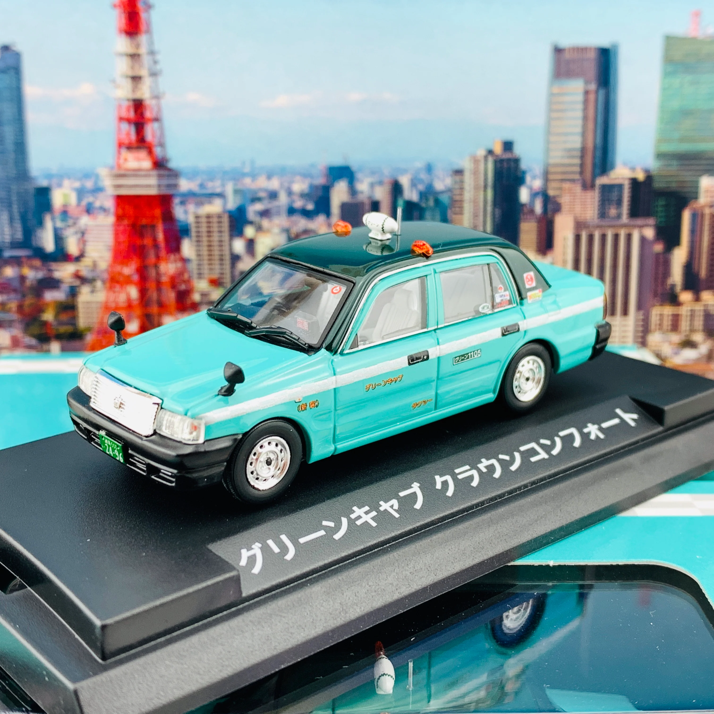 GULLIVER64 1/64 Green Cab Crown COmfort Taxi 64021 - Image 2