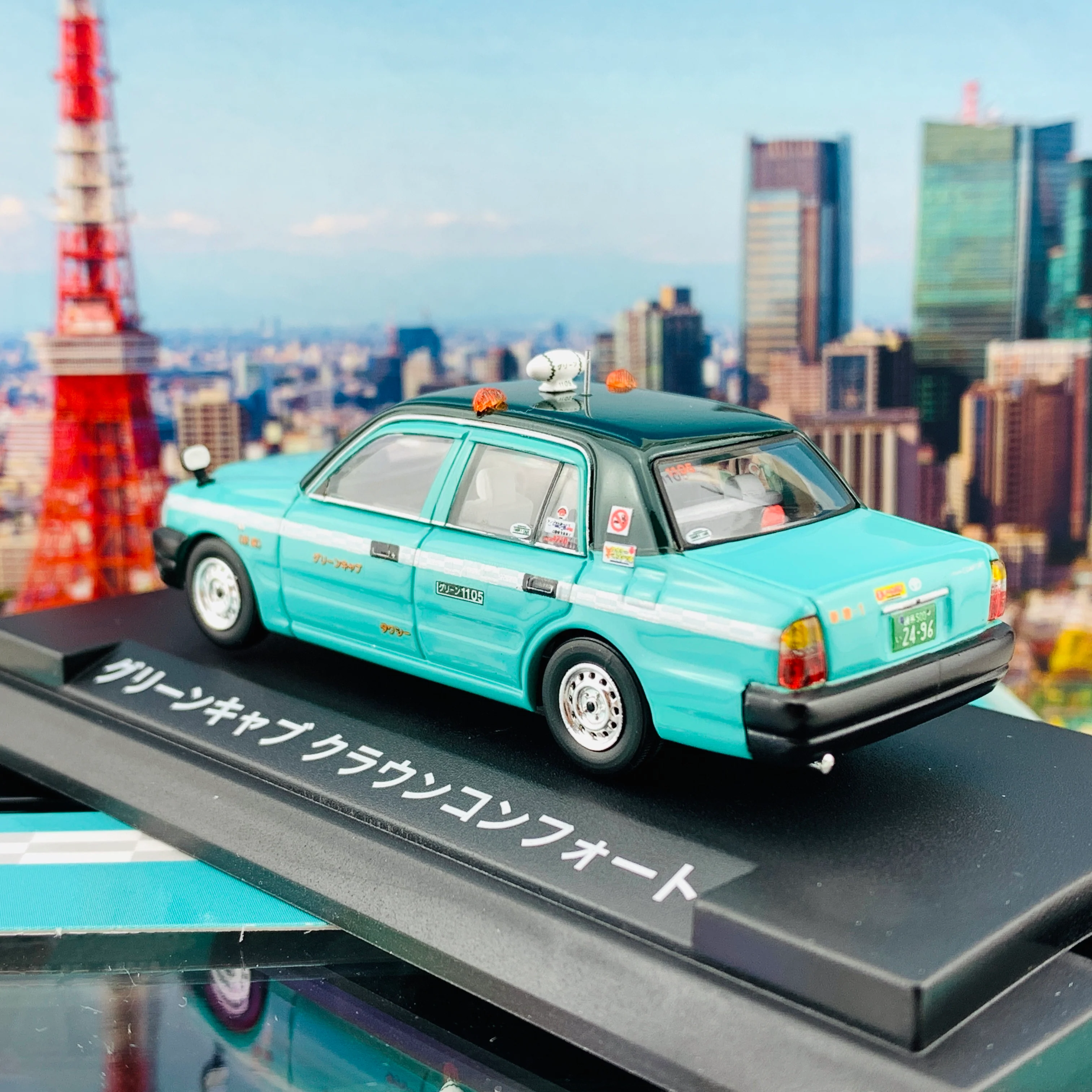 GULLIVER64 1/64 Green Cab Crown COmfort Taxi 64021 - Image 3