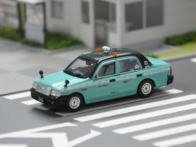 GULLIVER64 1/64 Green Cab Crown COmfort Taxi 64021 - Image 4