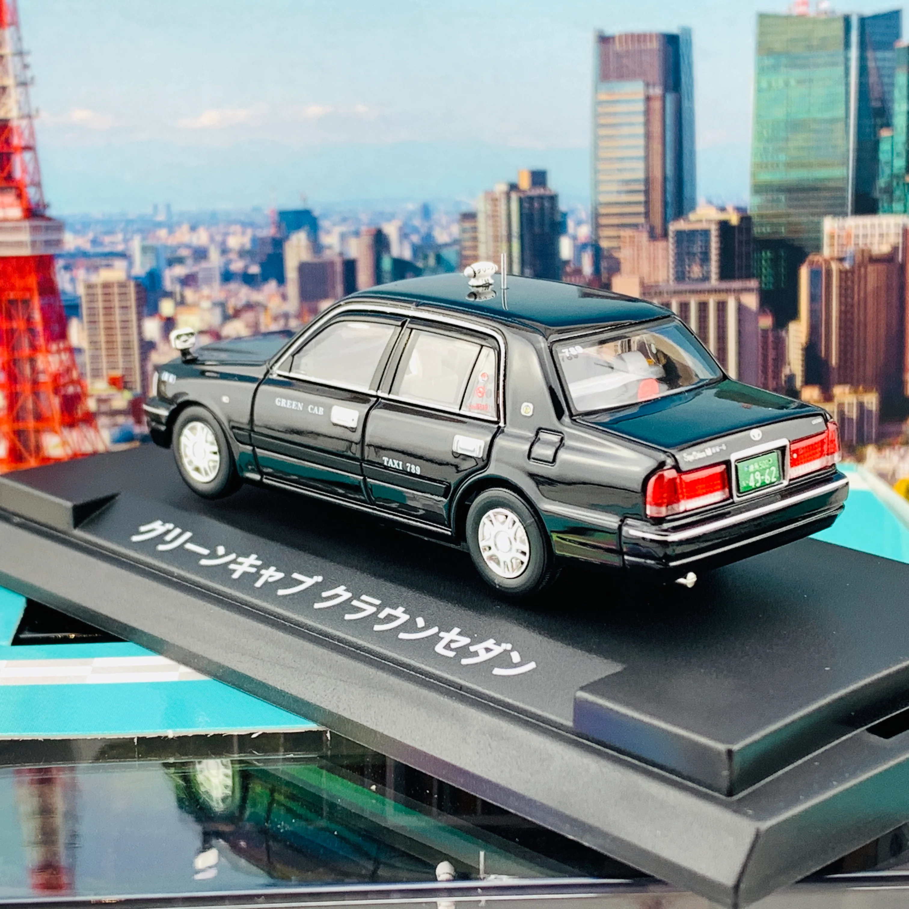 GULLIVER64 1/64 Green Cab Crown Sedan Black Taxi 64024 - Image 3