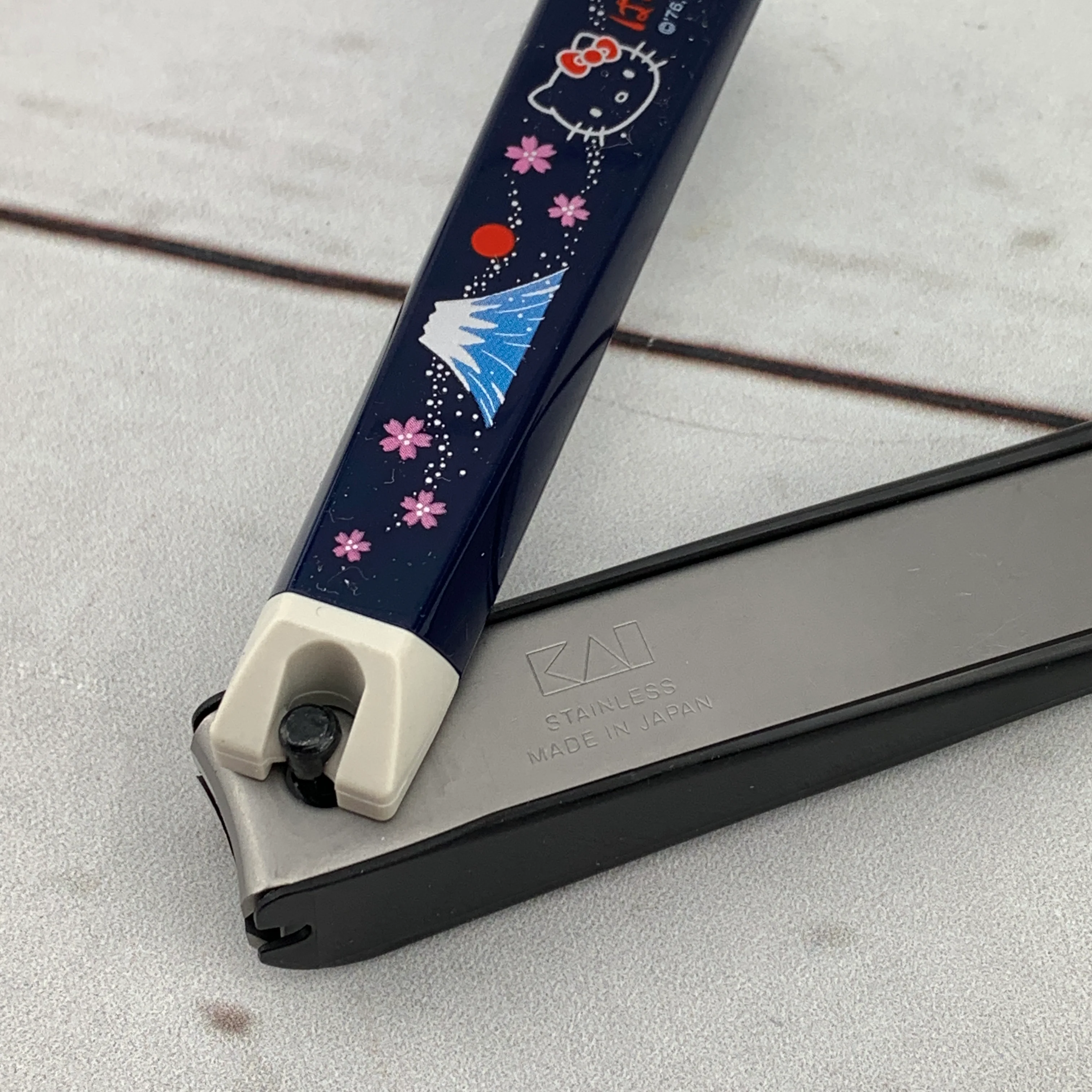 Hello Kitty Nail Clipper - Mt. Fuji Size M by KAI Beauty Care KK-2526 Made in Japan - Image 3