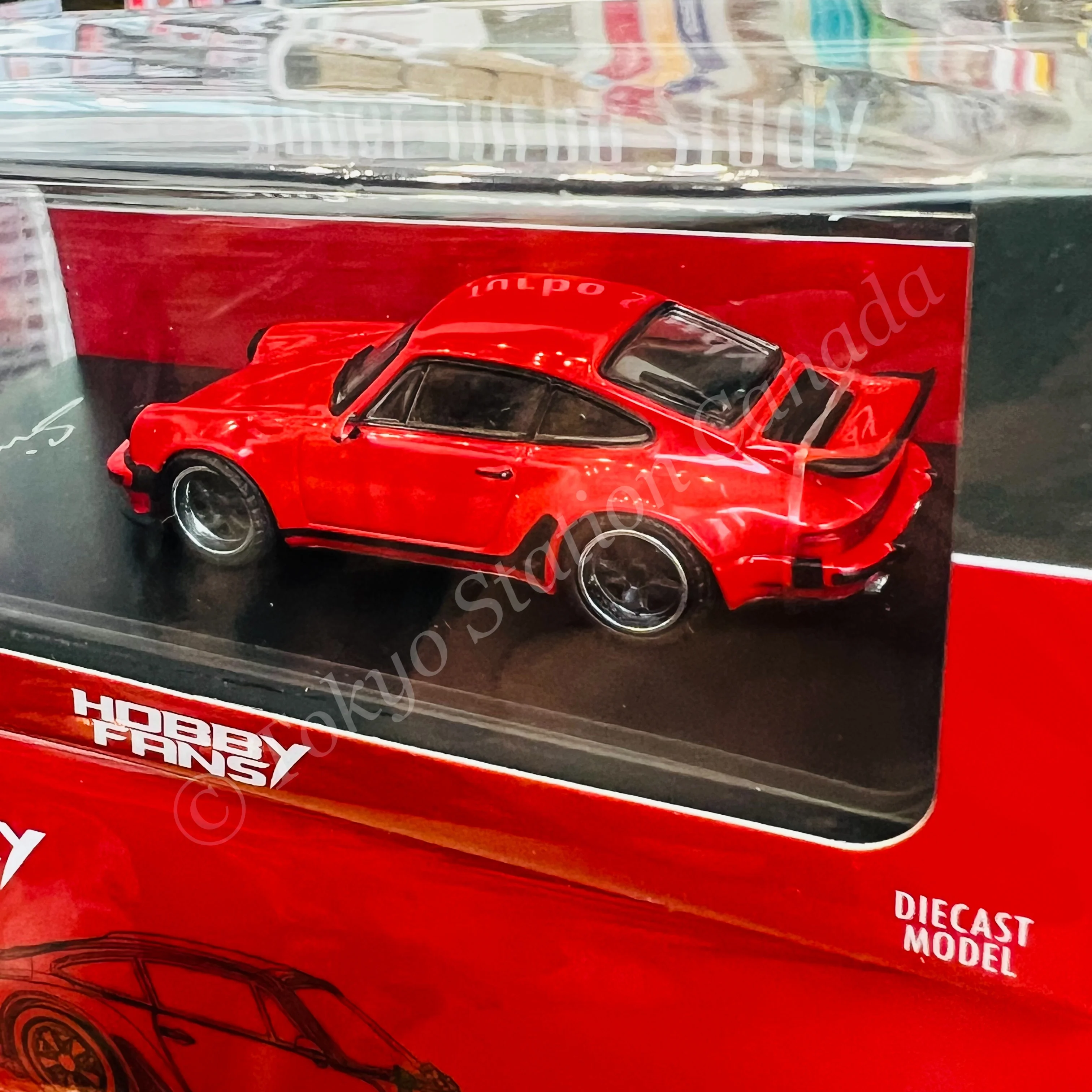 HOBBY FANS 1/64 Singer 930 RED - Image 3