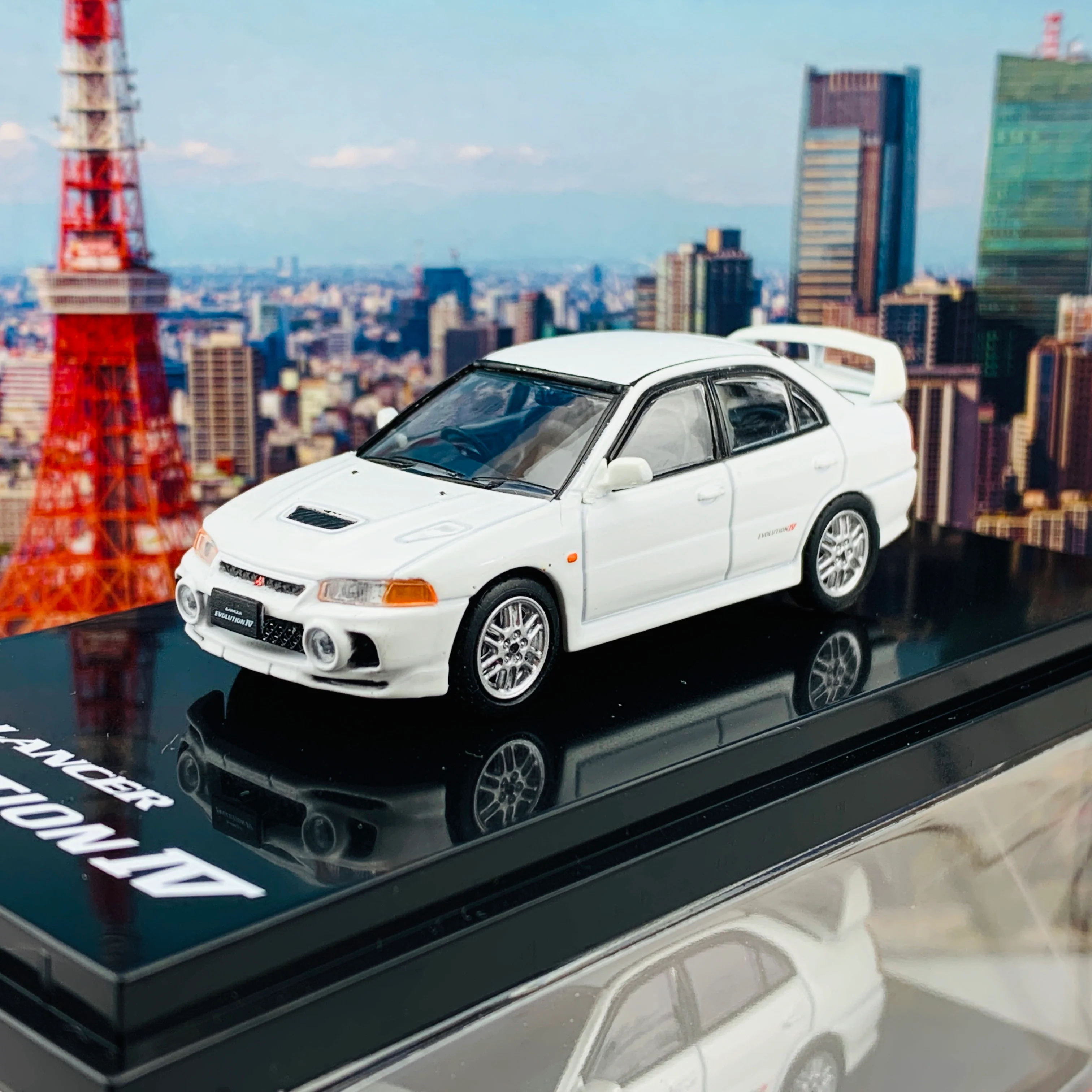 HOBBY JAPAN 1/64 Mitsubishi Lancer GSR Evolution IV CN9A Scortia White HJ641011W - Image 2