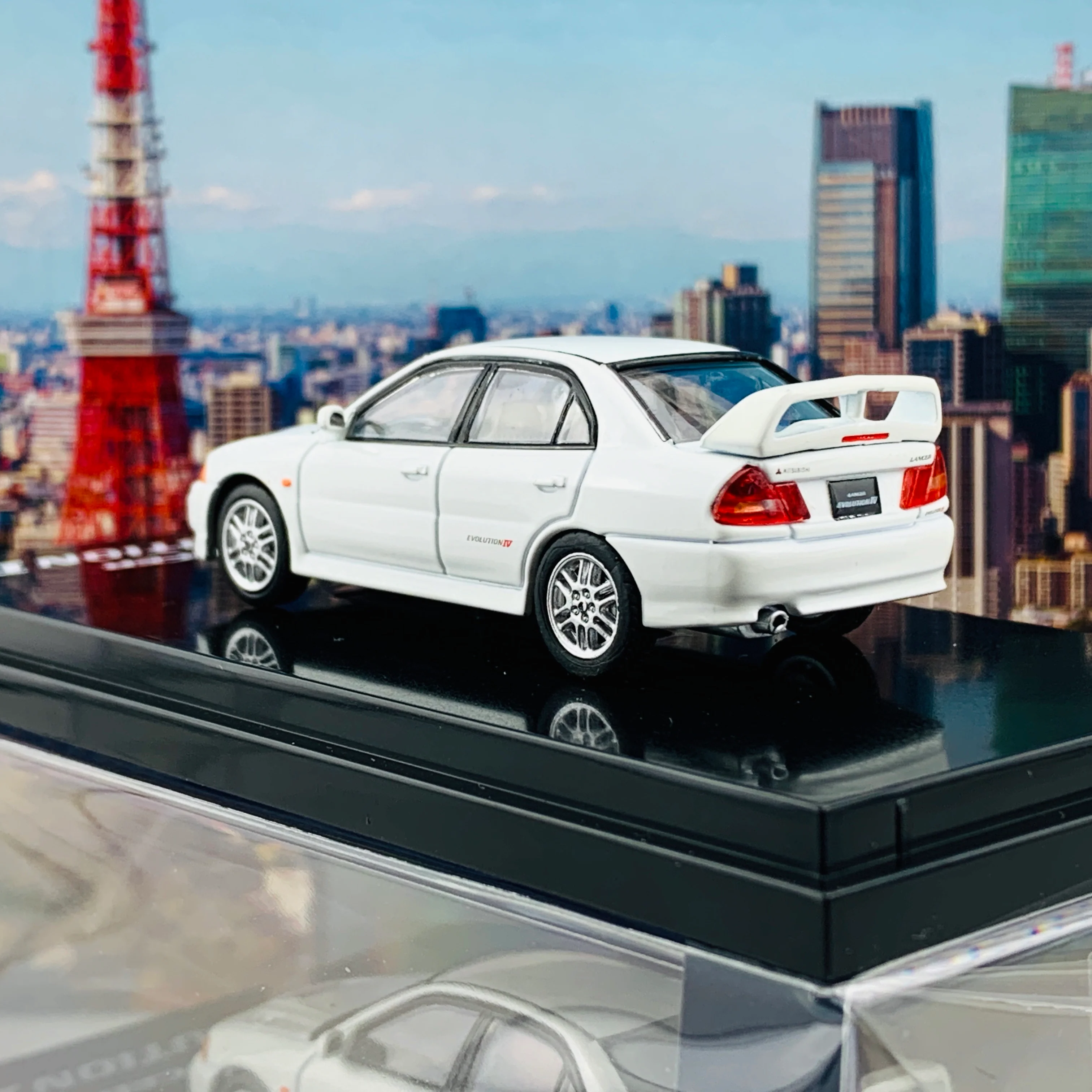 HOBBY JAPAN 1/64 Mitsubishi Lancer GSR Evolution IV CN9A Scortia White HJ641011W - Image 4