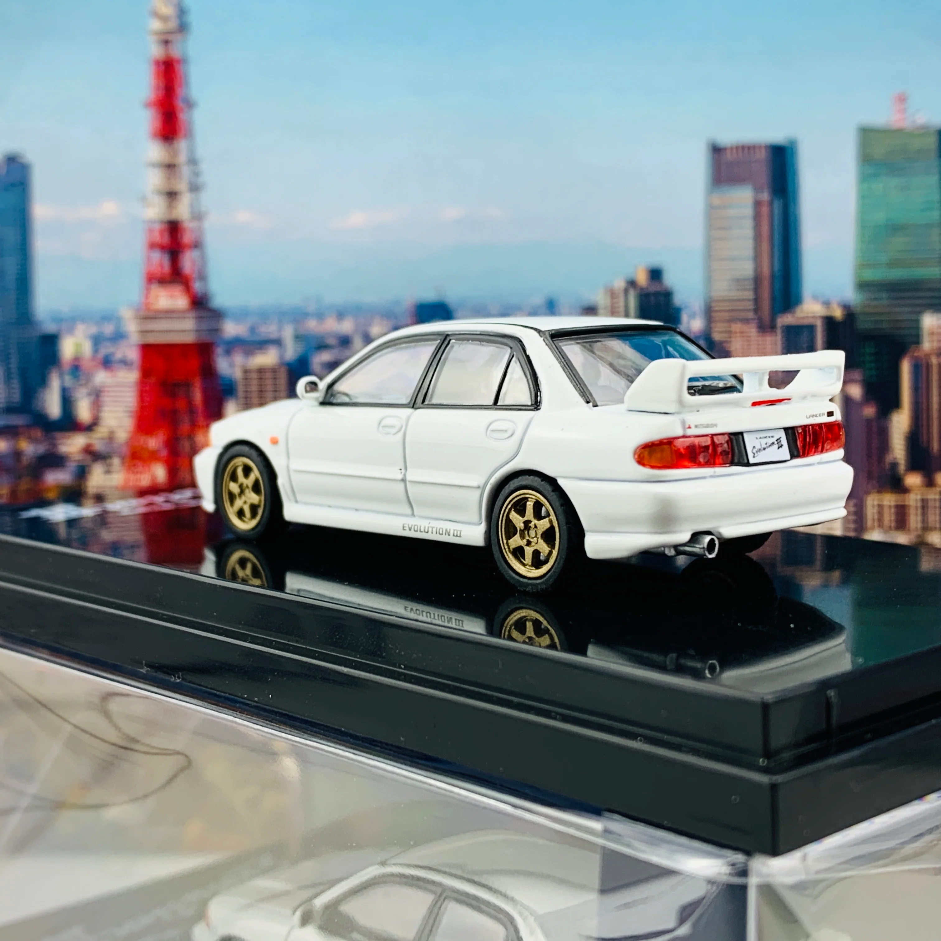 HOBBY JAPAN 1/64 Mitsubishi Lancer GSR Evolution III CE9A Customized Version Scortia White HJ641010CW - Image 4