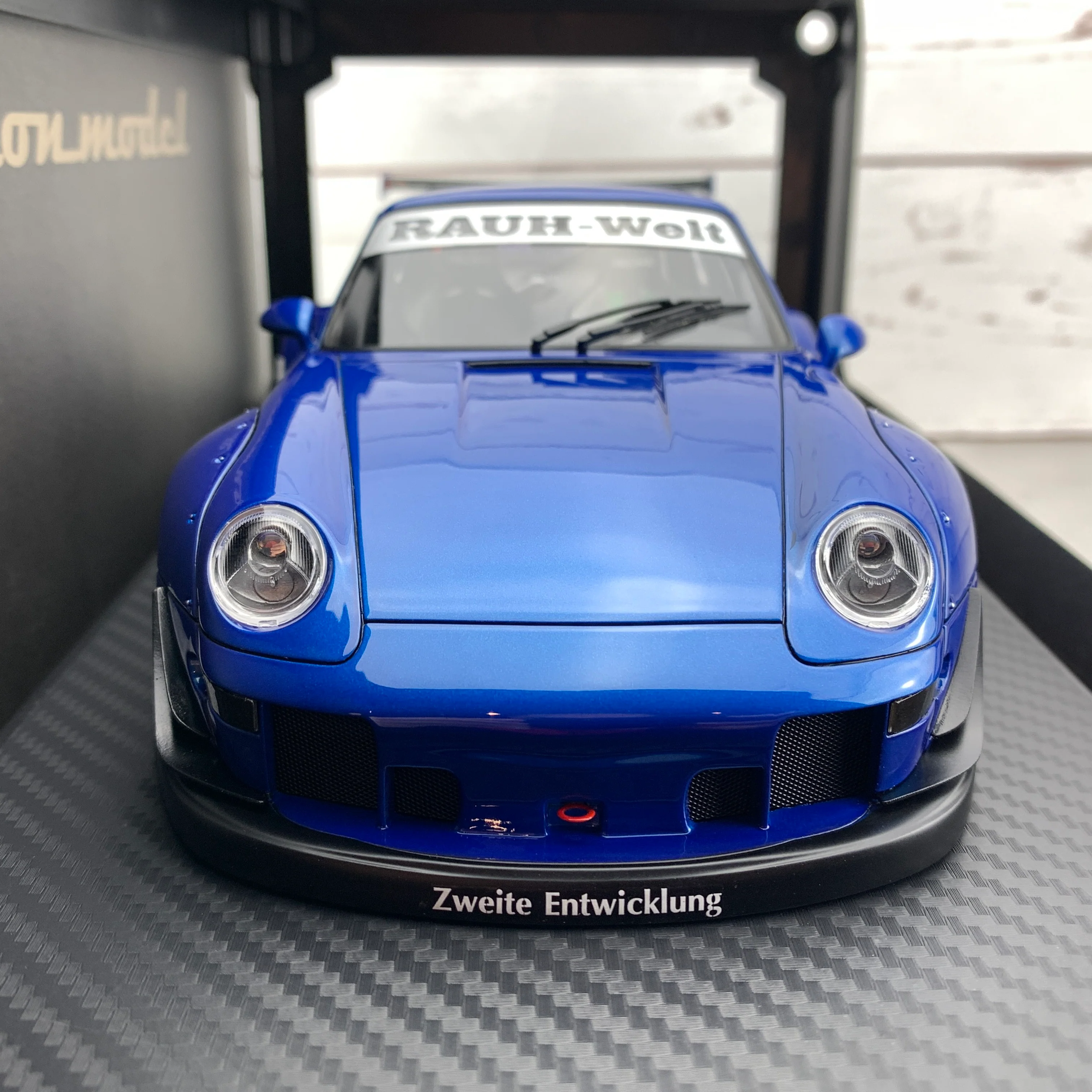 Ignition Model 1/18 RWB 993 Blue Metallic IG1955 - Image 4