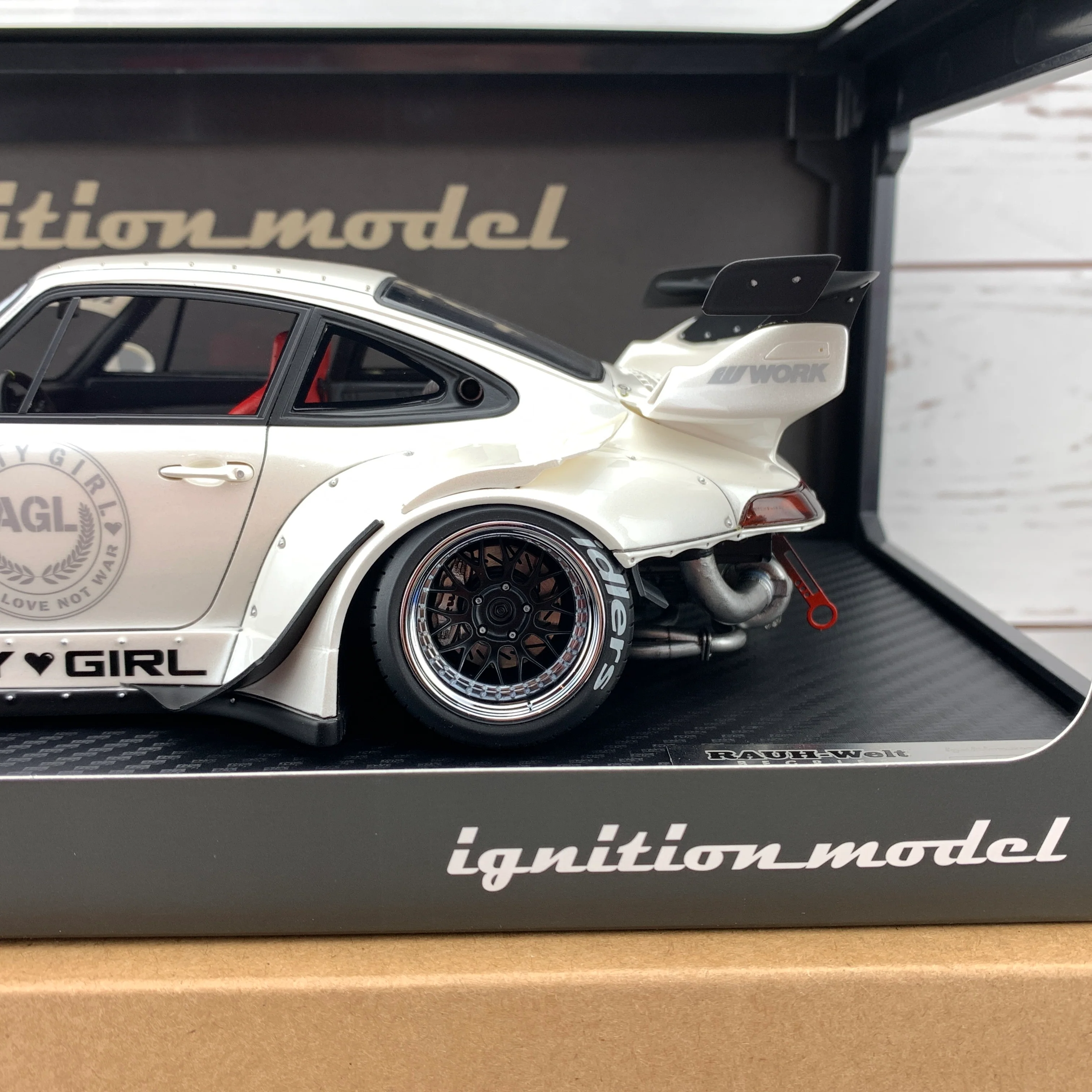 Ignition Model 1/18 RWB 993 Pearl White IG1961 - Image 3