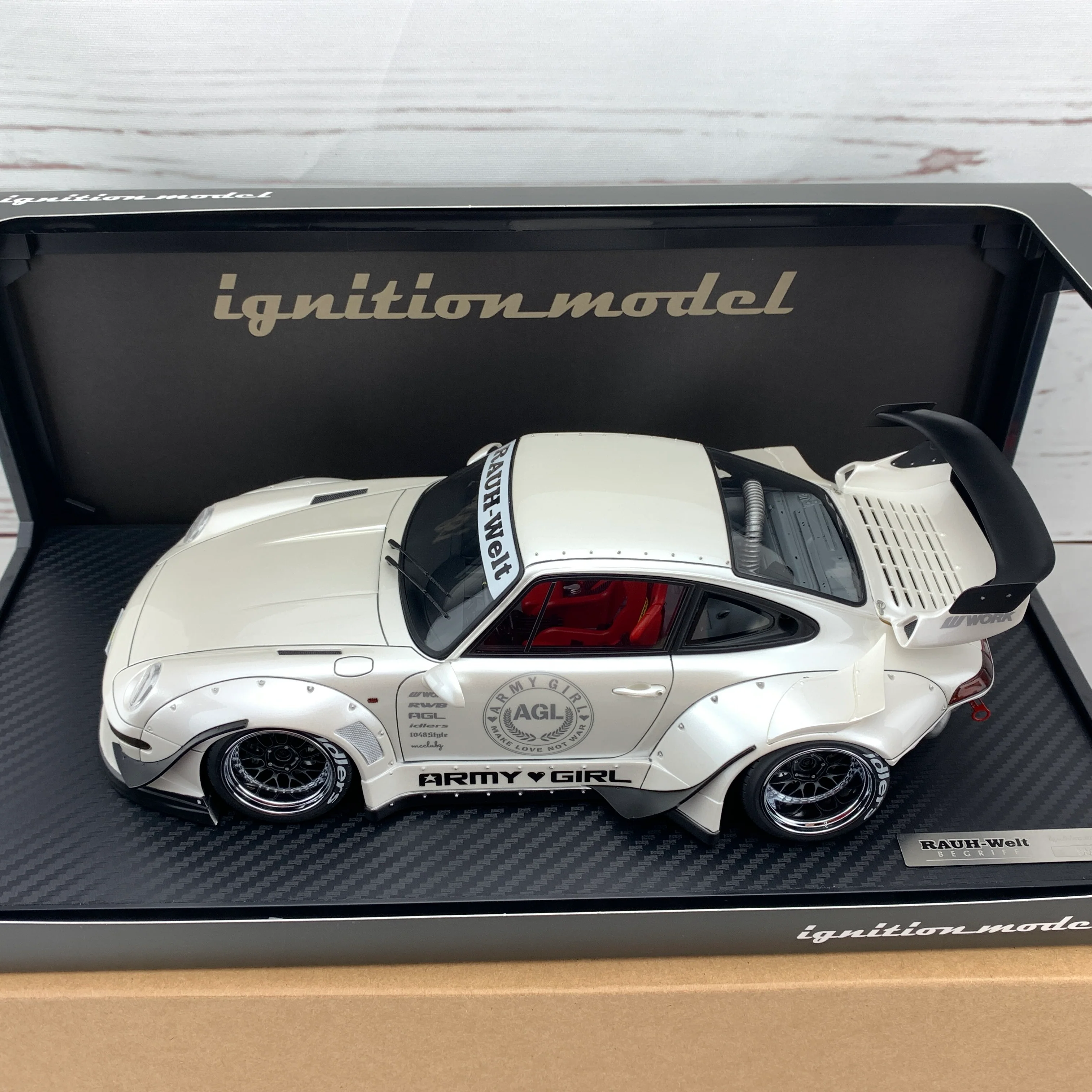 Ignition Model 1/18 RWB 993 Pearl White IG1961 - Image 4