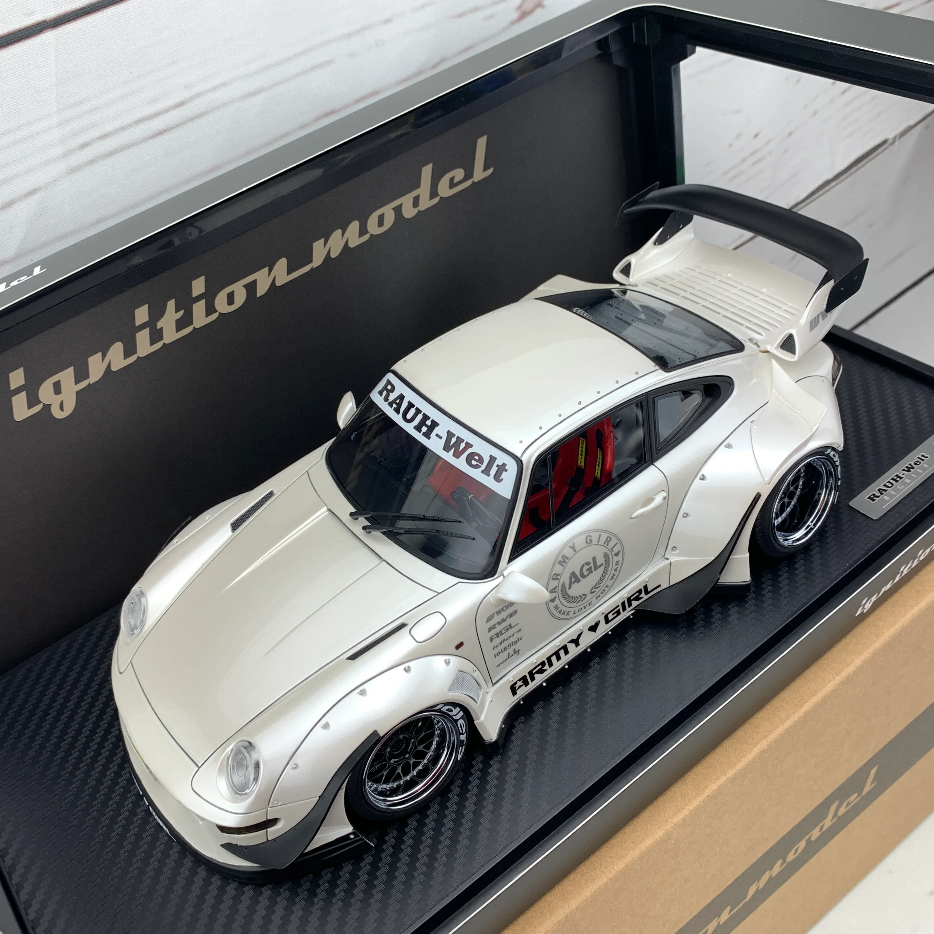 Ignition Model 1/18 RWB 993 Pearl White IG1961 - Image 5