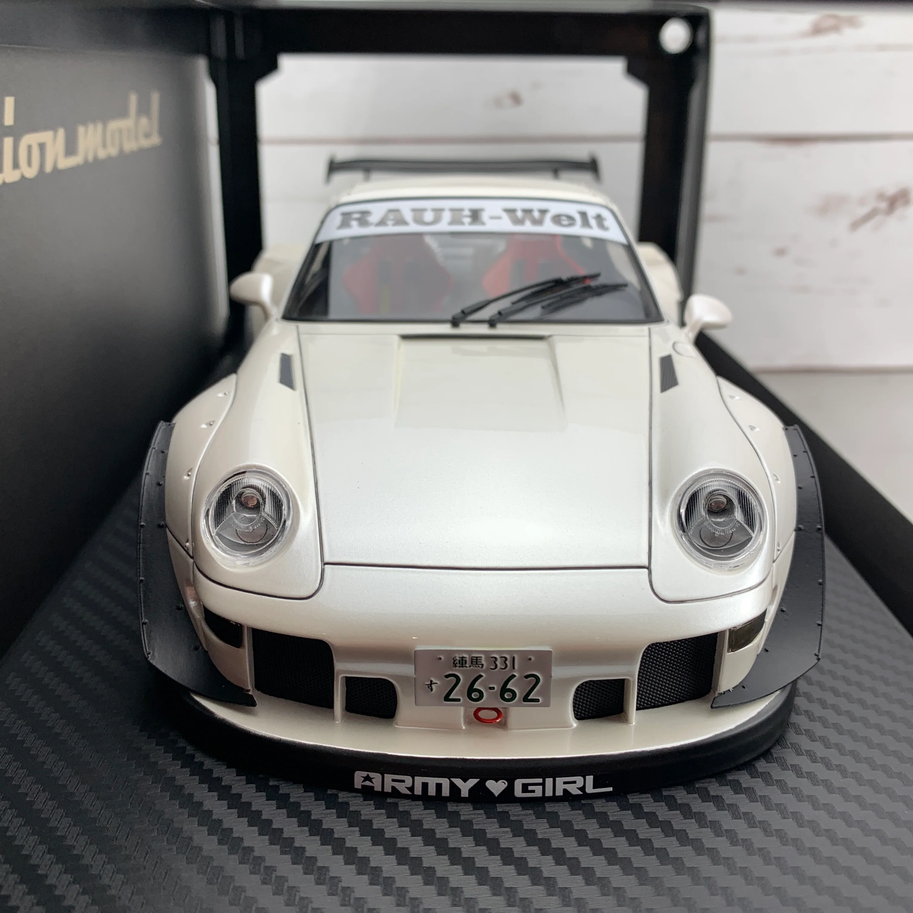 Ignition Model 1/18 RWB 993 Pearl White IG1961 - Image 6