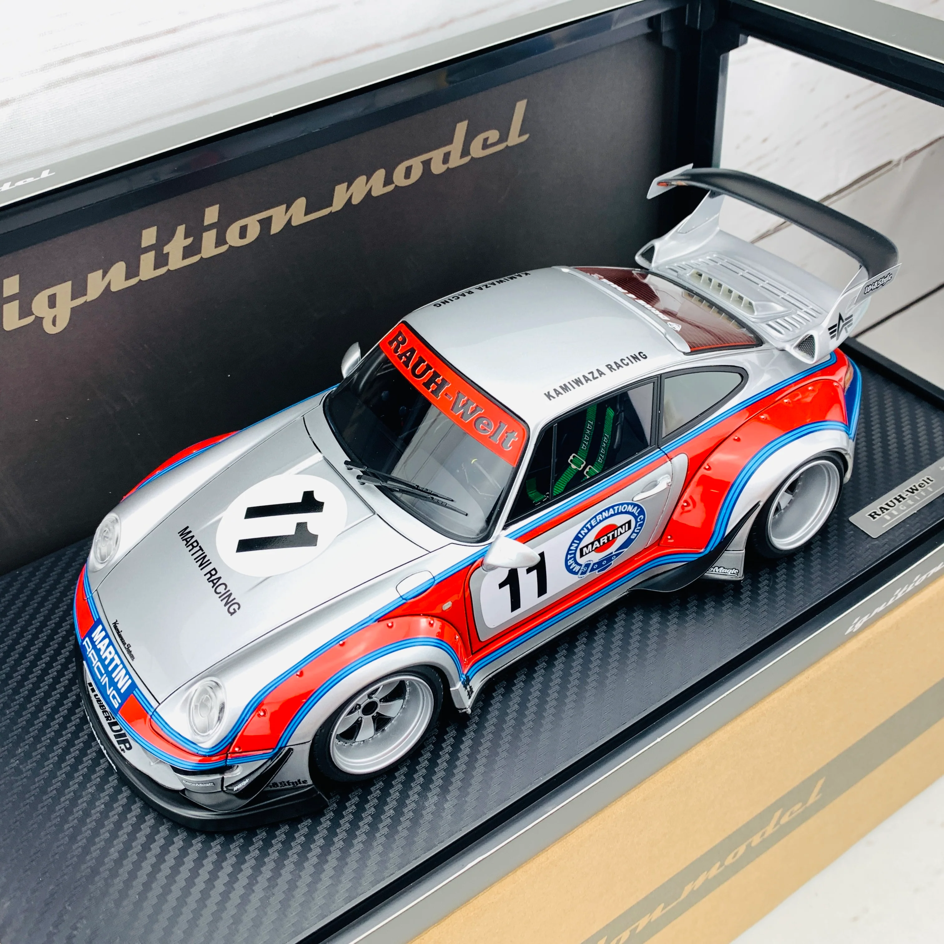 Ignition Model 1/18 RWB 993 Silver/Red IG1952 - Image 3