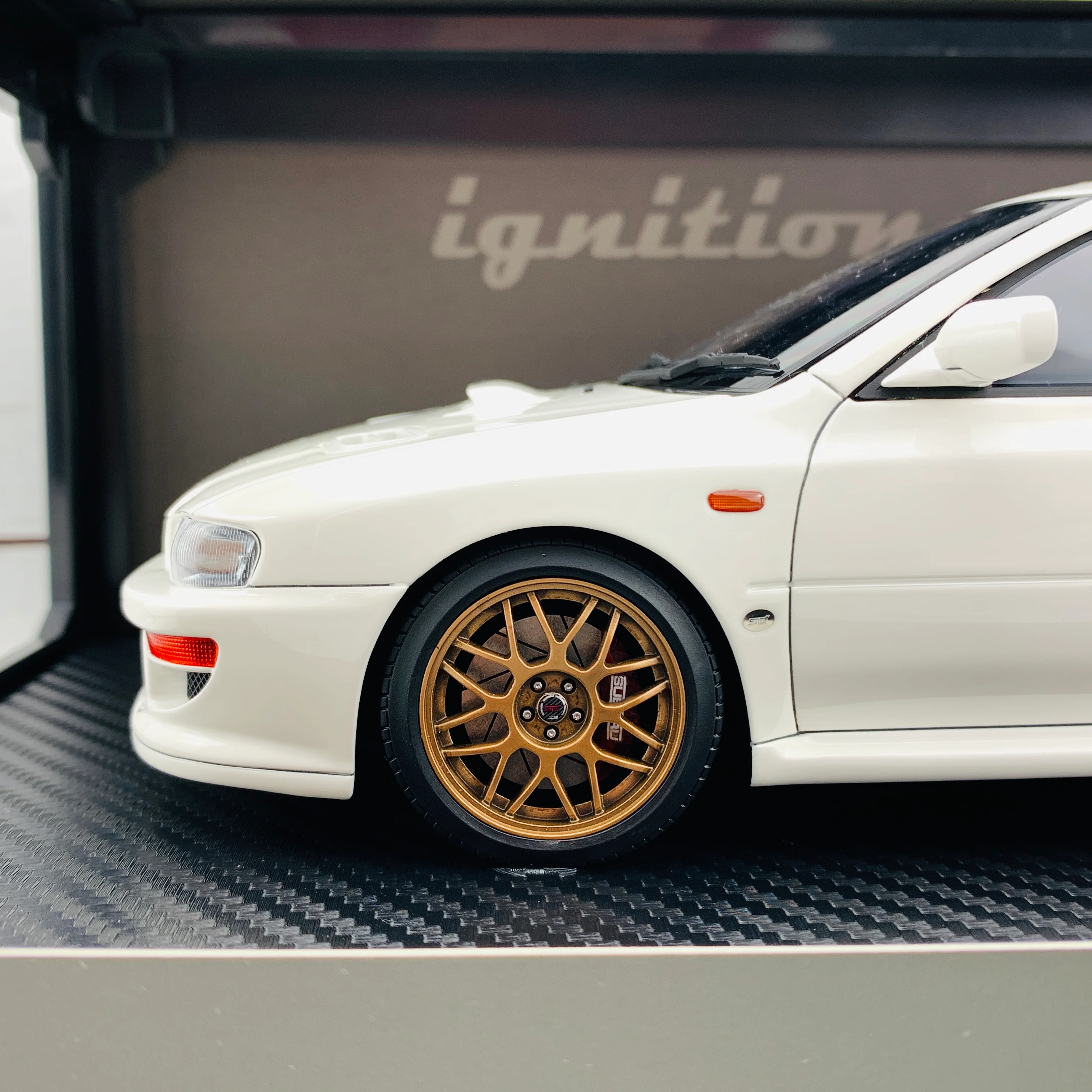 Ignition Model 1/18 Subaru Impreza 22B-STi Version (GC8改) White IG1635 - Image 2